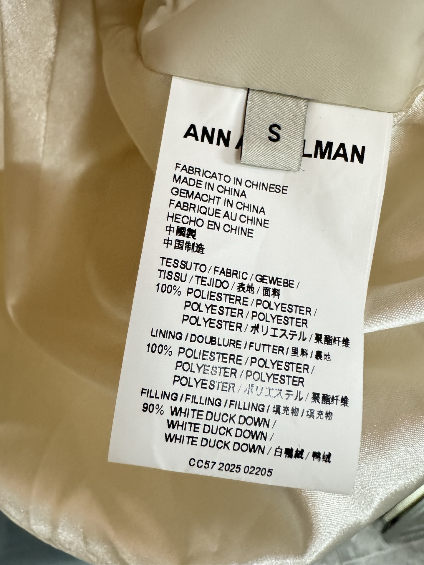 ￼ ❄️2025 Autumn and Winter❄️！Ann立领羽绒面包服！手感软糯且细腻，上身温暖