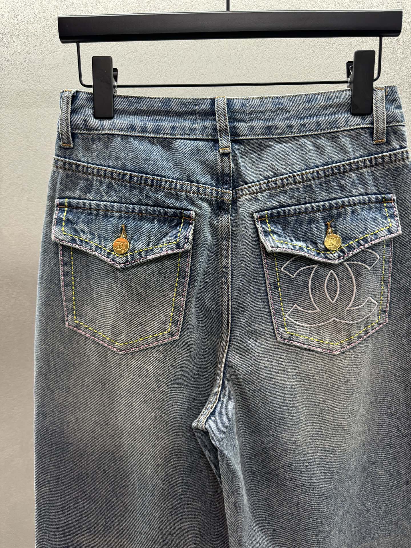 ￼ ❄️2025 Autumn and Winter❄️！小香双兜牛仔长裤，定制秋冬牛仔系面料，面料纹路