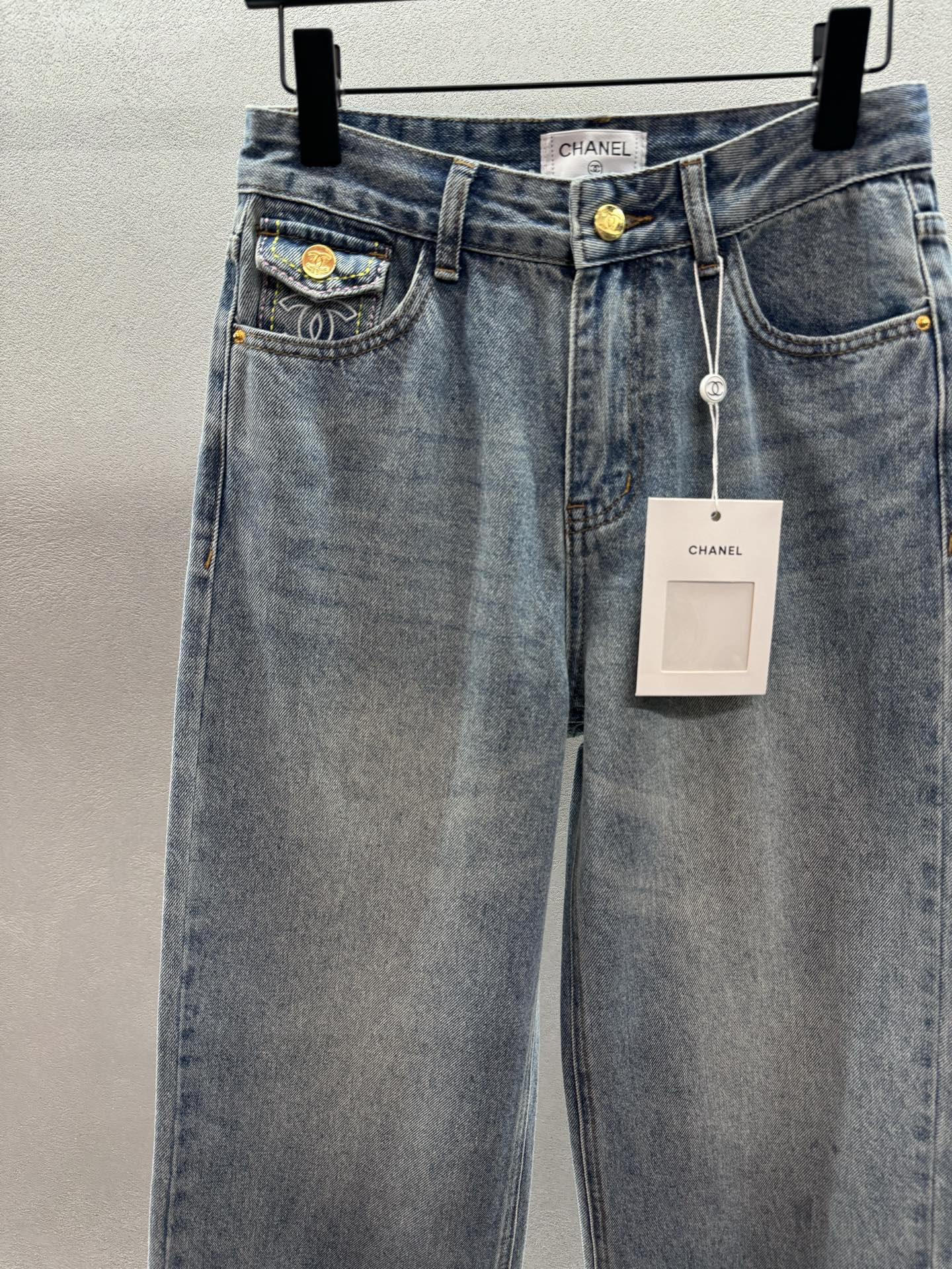 ￼ ❄️2025 Autumn and Winter❄️！小香双兜牛仔长裤，定制秋冬牛仔系面料，面料纹路