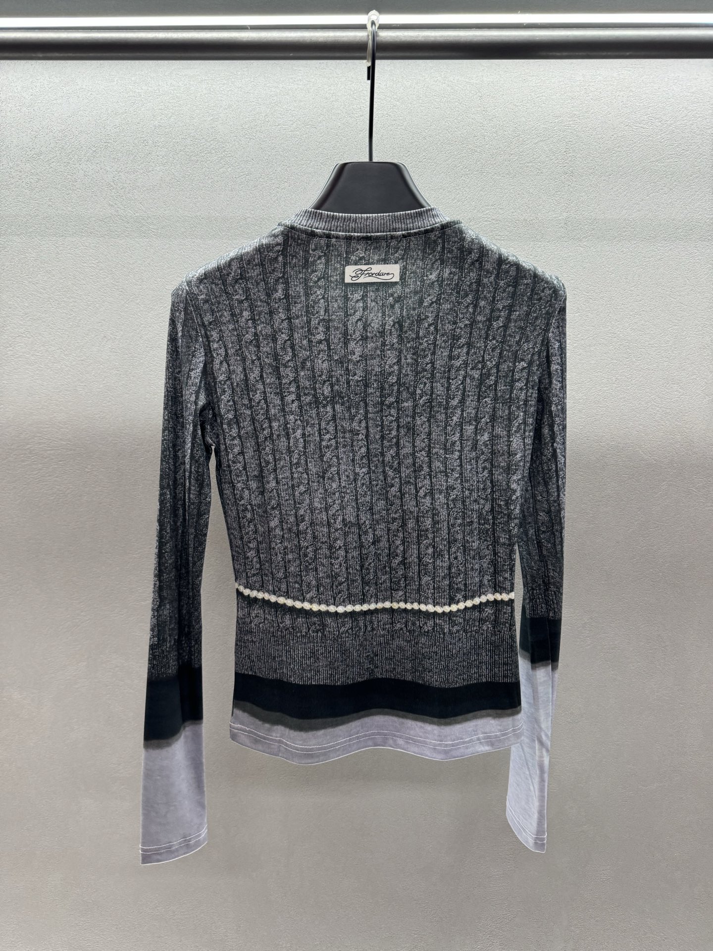 ￼ ❄️2025 Autumn and Winter❄️！Forda*re，趣味假两件3D珍珠印花打底衫