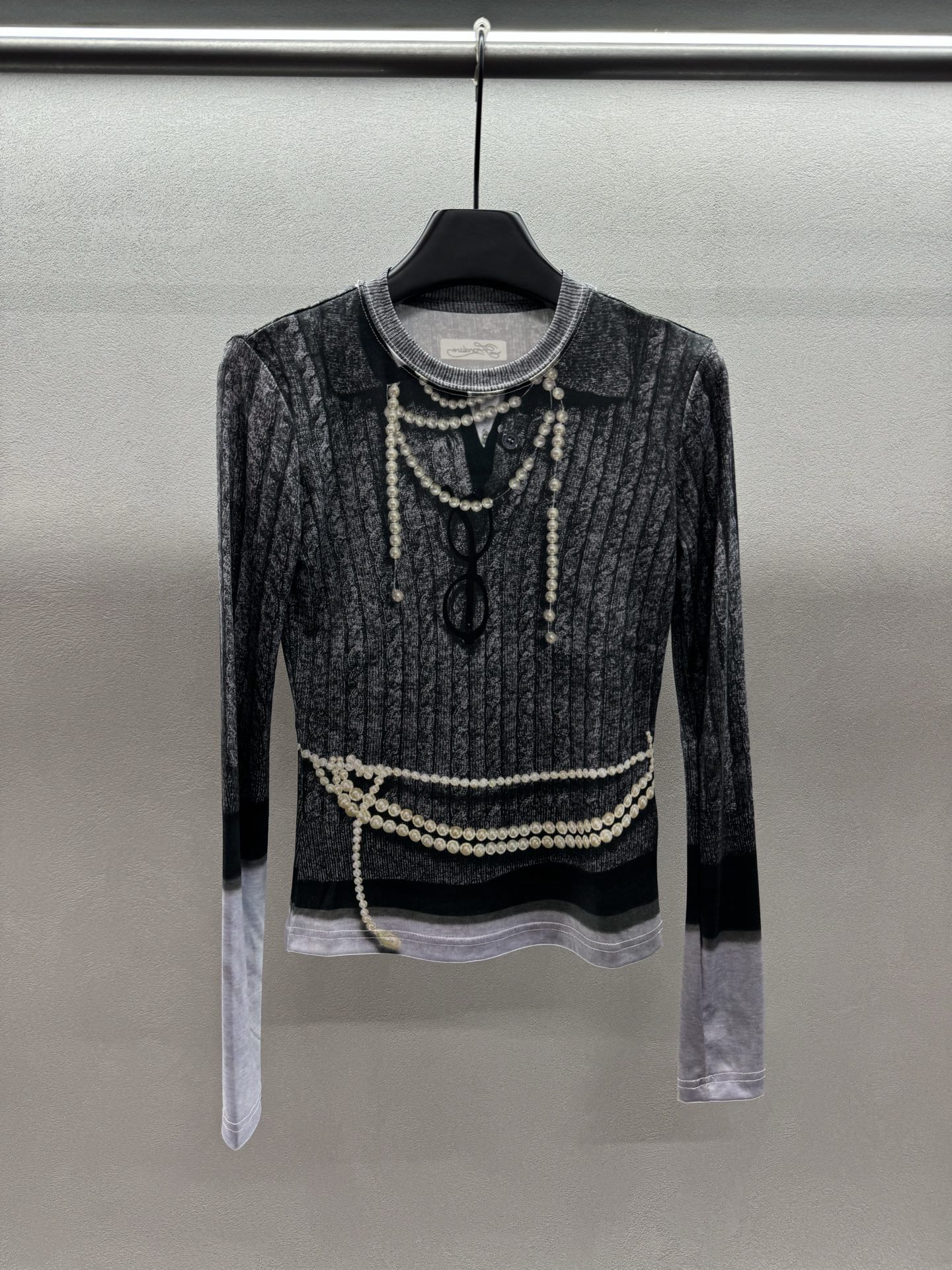 ￼ ❄️2025 Autumn and Winter❄️！Forda*re，趣味假两件3D珍珠印花打底衫