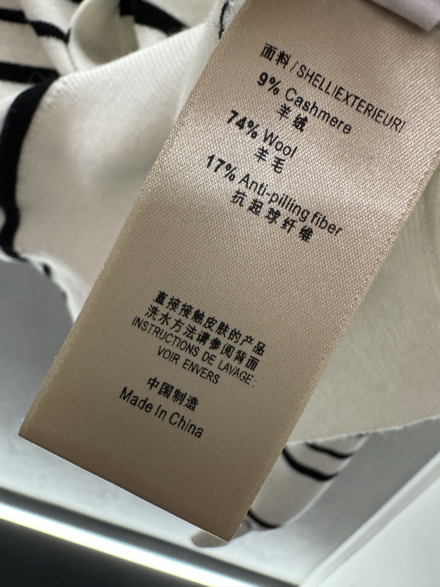 ￼ ❄️2025 Autumn and Winter❄️！LP老钱风条纹开衫，经典黑白配色条纹针织，经典