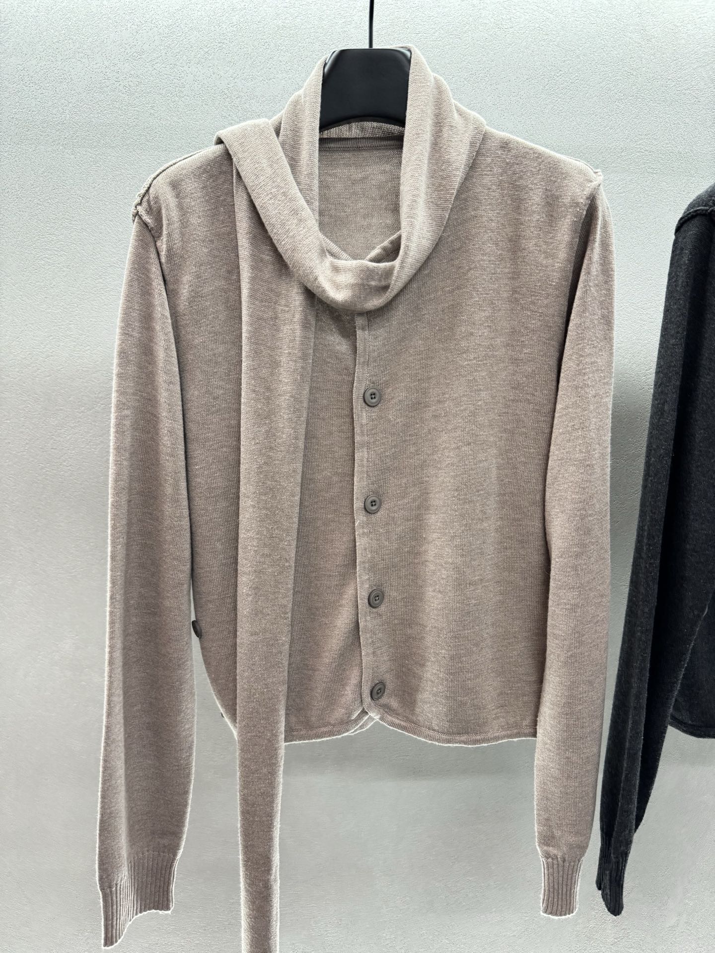 ￼ ❄️2025 Autumn and Winter❄️！Lemair*，羊毛混纺围巾领上衣，老钱风色系