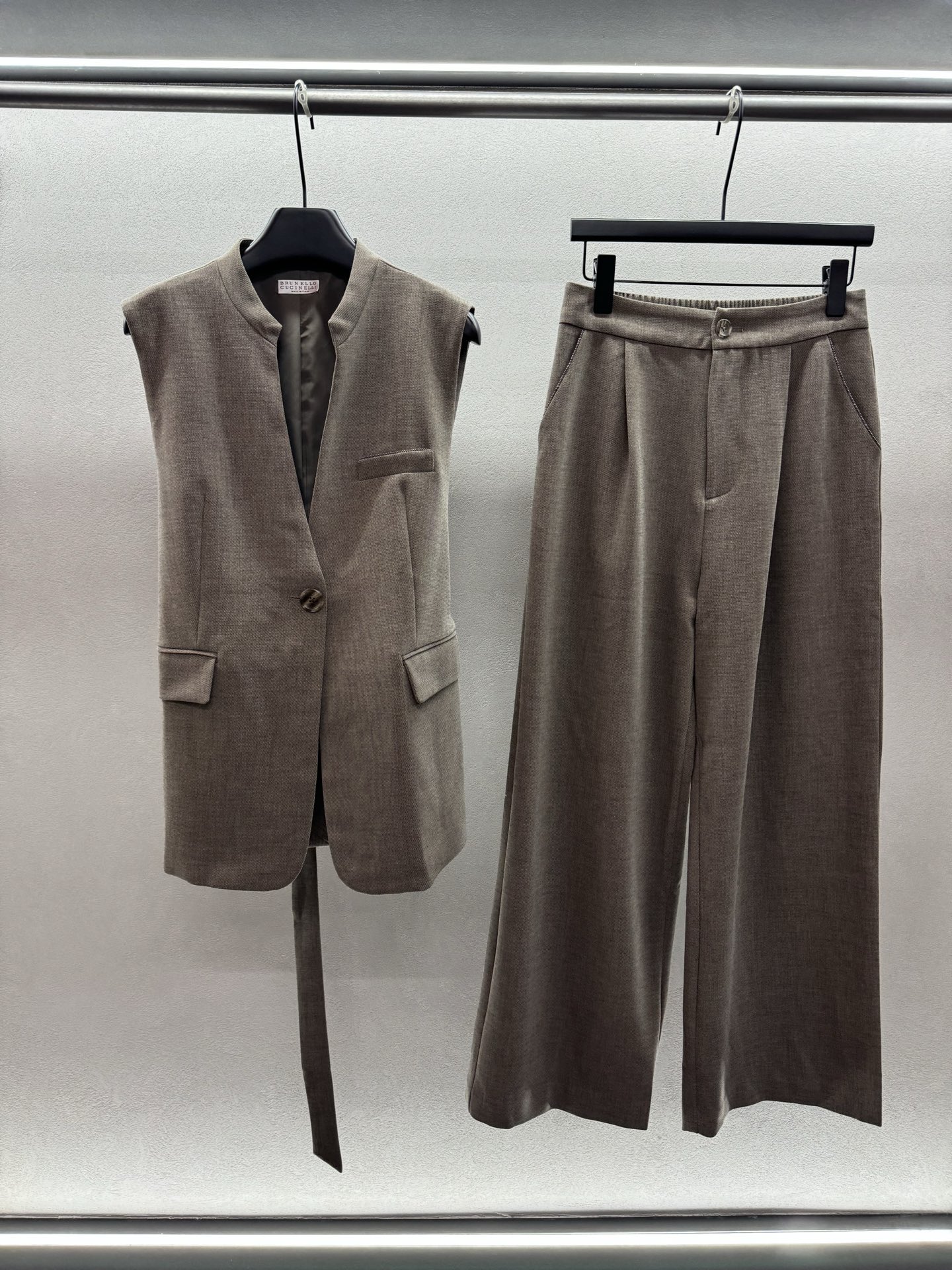 ￼ ❄️2025 Autumn and Winter❄️/套！BC老钱风马甲套装 ，羊毛混纺面料，胸前口