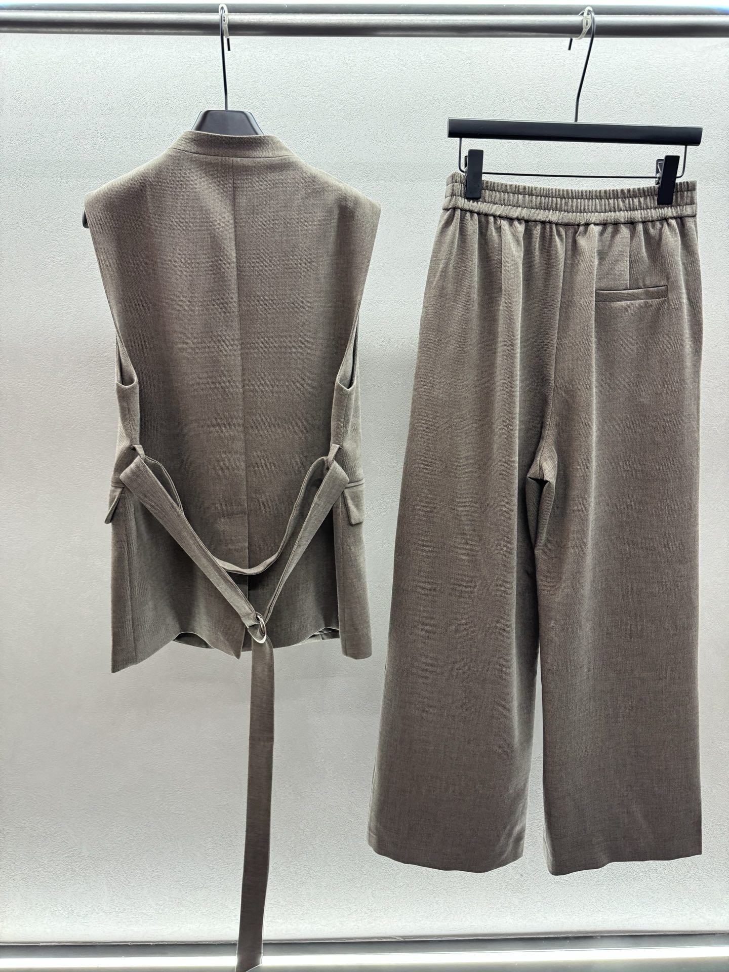 ￼ ❄️2025 Autumn and Winter❄️/套！BC老钱风马甲套装 ，羊毛混纺面料，胸前口