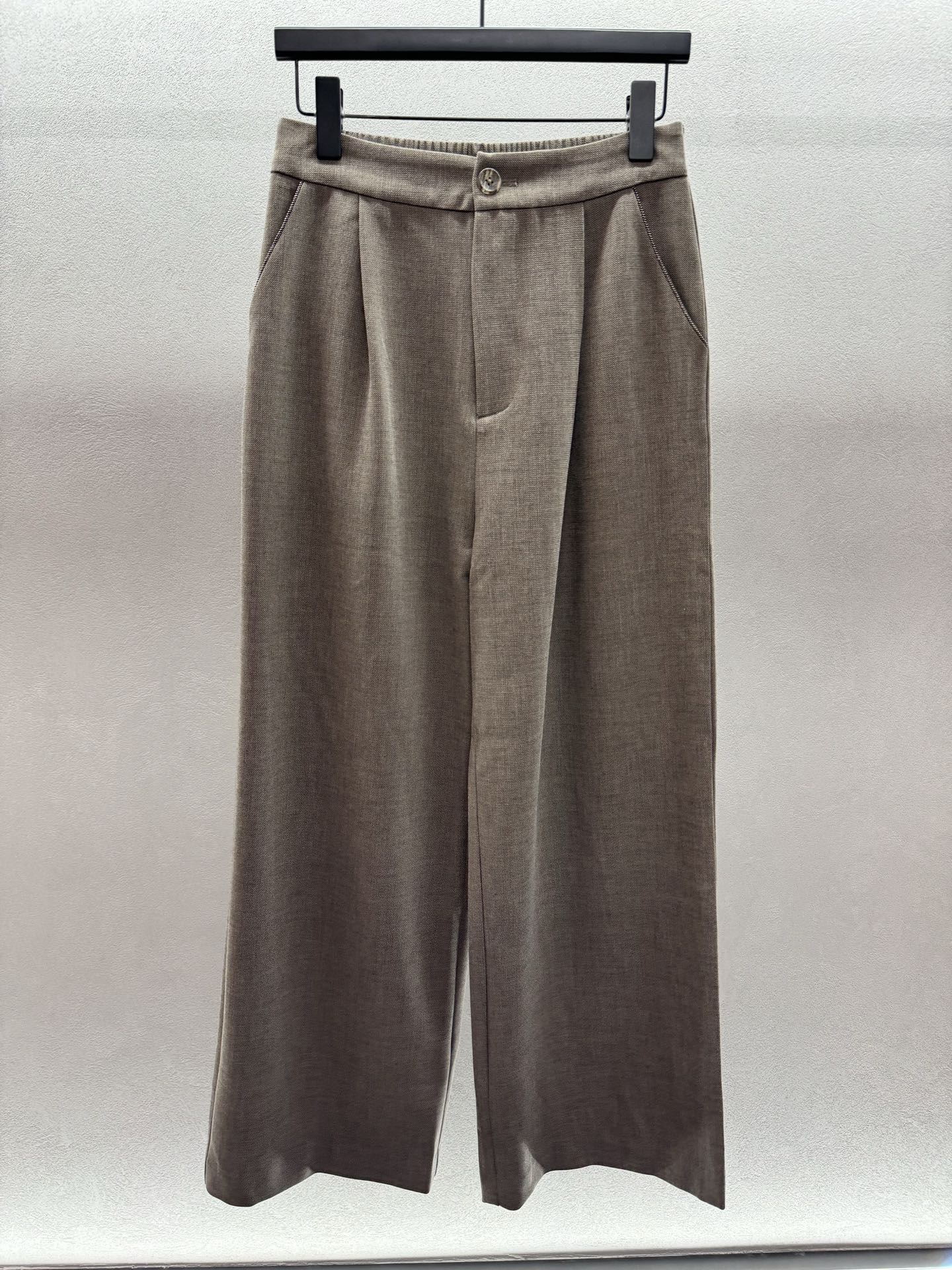 ￼ ❄️2025 Autumn and Winter❄️/套！BC老钱风马甲套装 ，羊毛混纺面料，胸前口