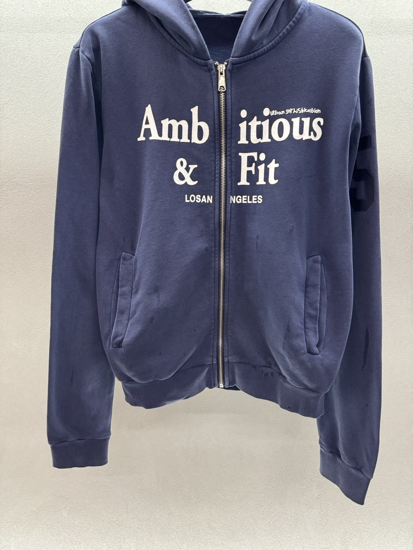 ￼ ❄️2025 Autumn and Winter❄️！Jennie同款，A&F卫衣外套，蓝色做旧洗水