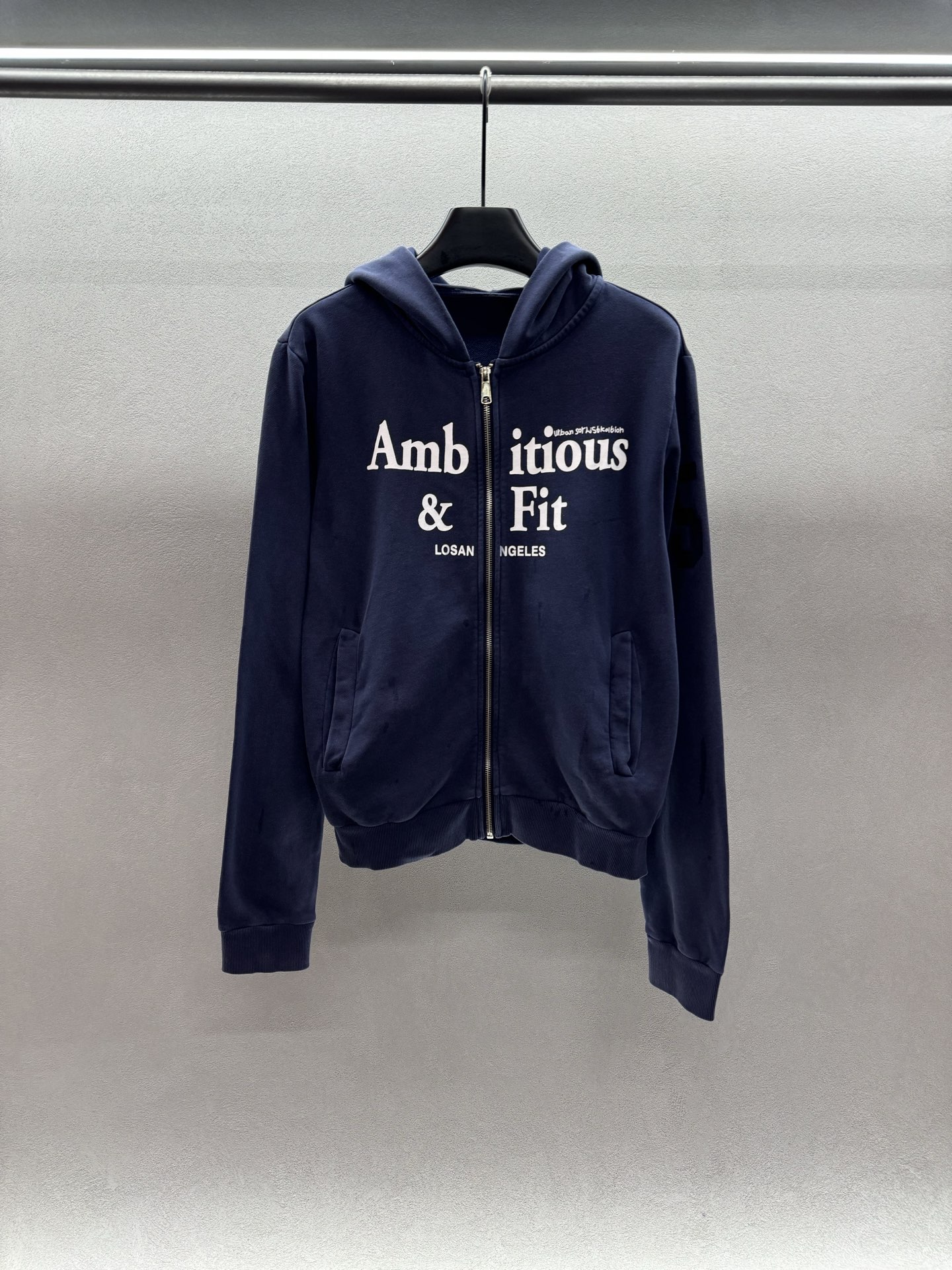 ￼ ❄️2025 Autumn and Winter❄️！Jennie同款，A&F卫衣外套，蓝色做旧洗水