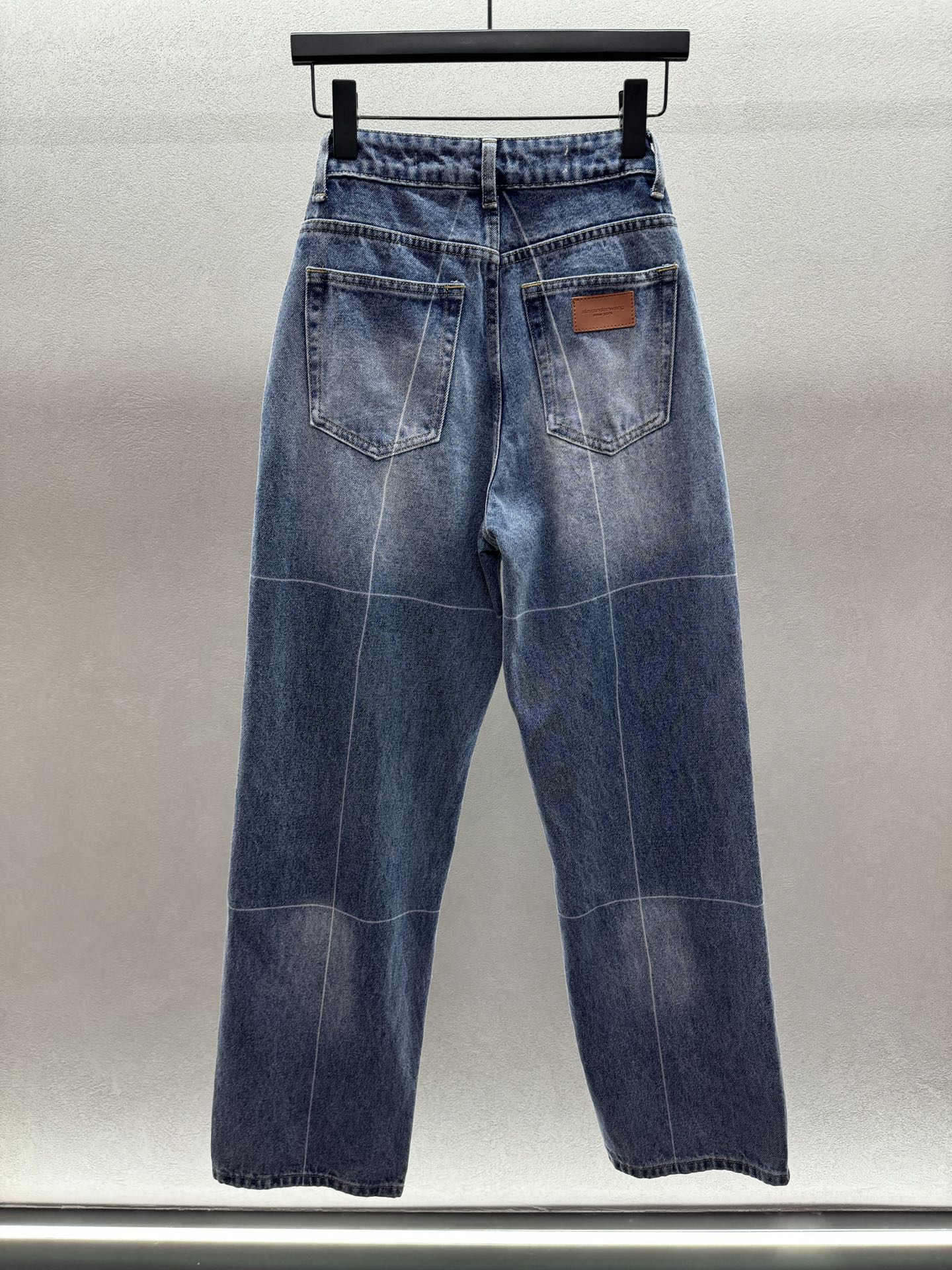 ￼ ❄️2025 Autumn and Winter❄️！AW大王折痕直筒长裤，折痕设计感十足，上身时髦