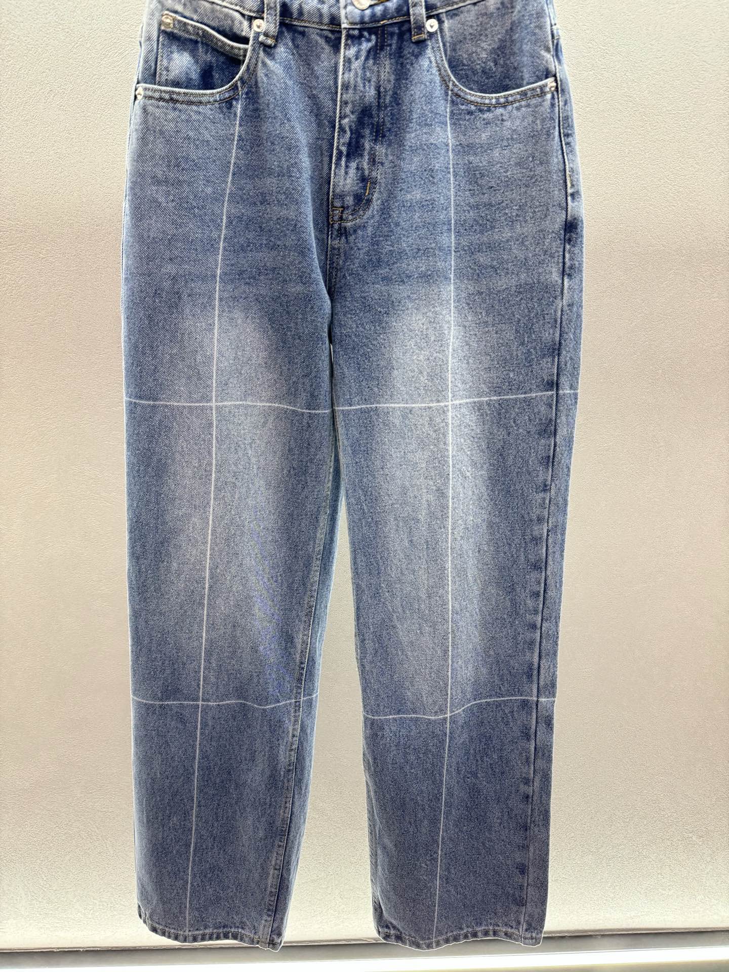 ￼ ❄️2025 Autumn and Winter❄️！AW大王折痕直筒长裤，折痕设计感十足，上身时髦