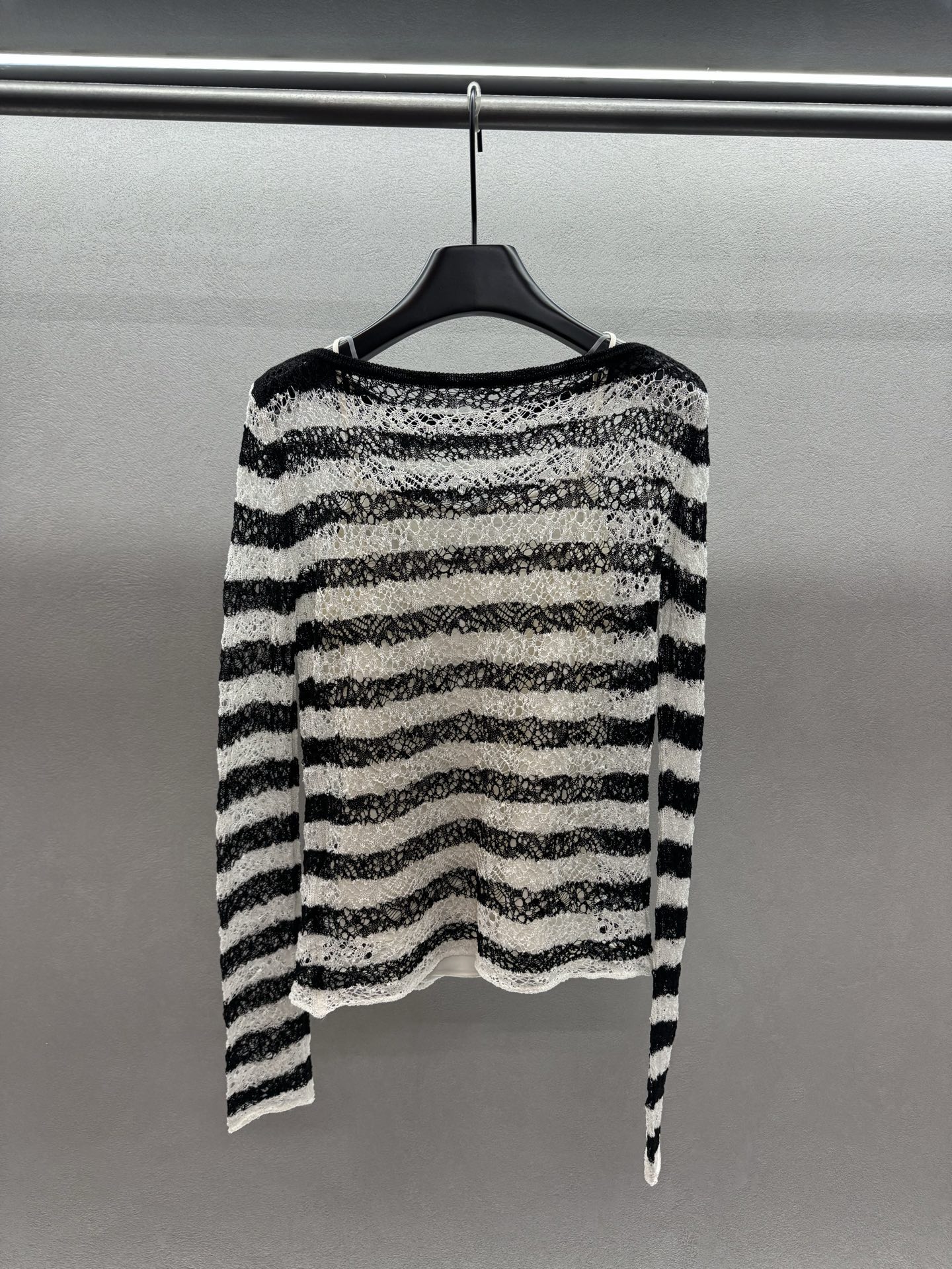 ￼ ❄️2025 Autumn and Winter❄️！Dio*，混纺条纹镂空针织，条纹元素简直不要太