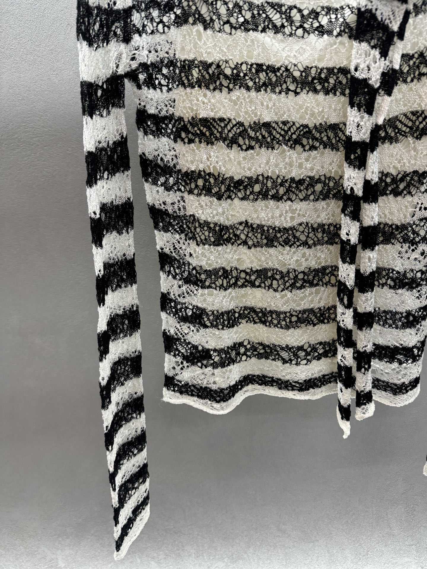 ￼ ❄️2025 Autumn and Winter❄️！Dio*，混纺条纹镂空针织，条纹元素简直不要太