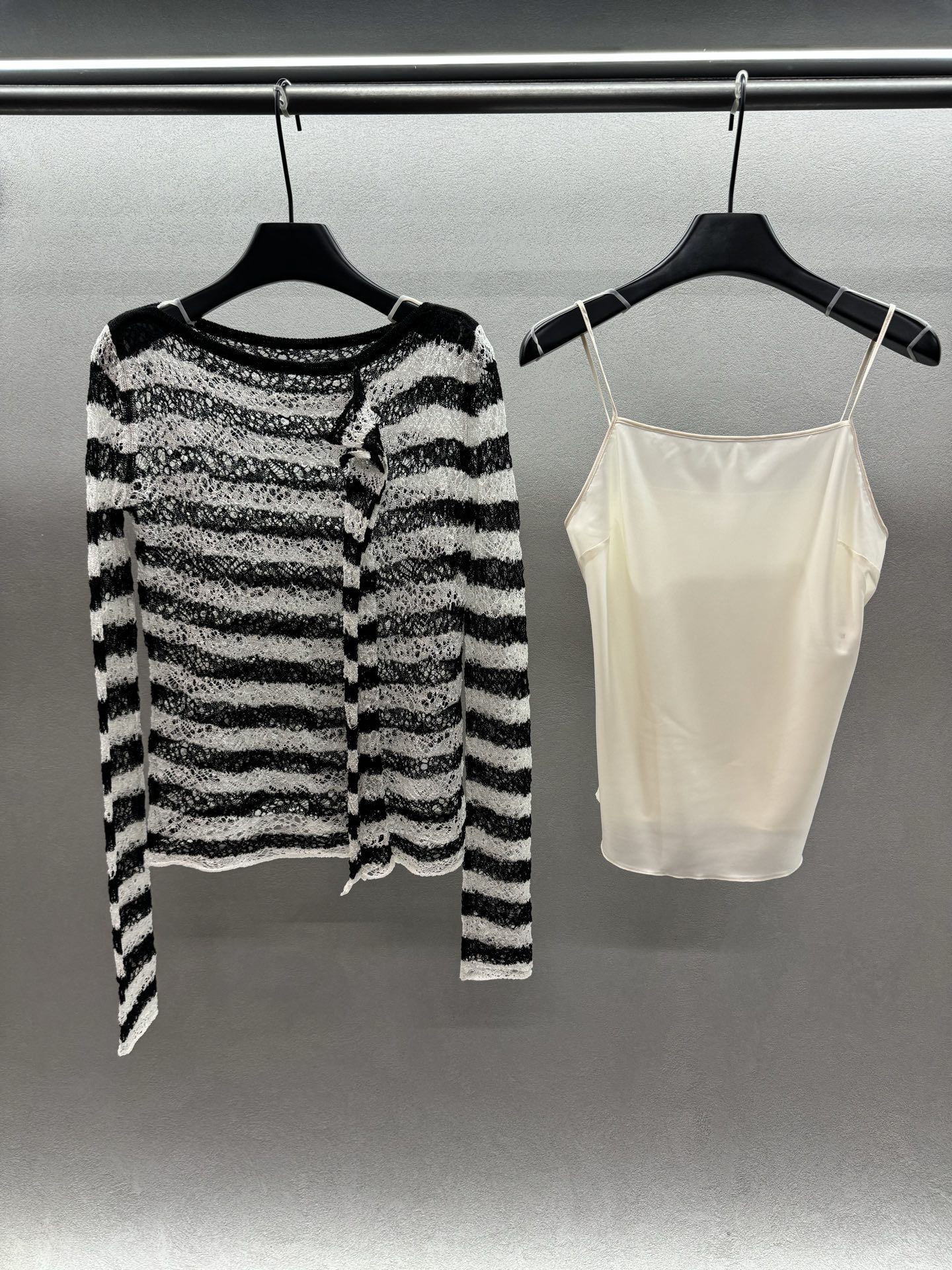 ￼ ❄️2025 Autumn and Winter❄️！Dio*，混纺条纹镂空针织，条纹元素简直不要太