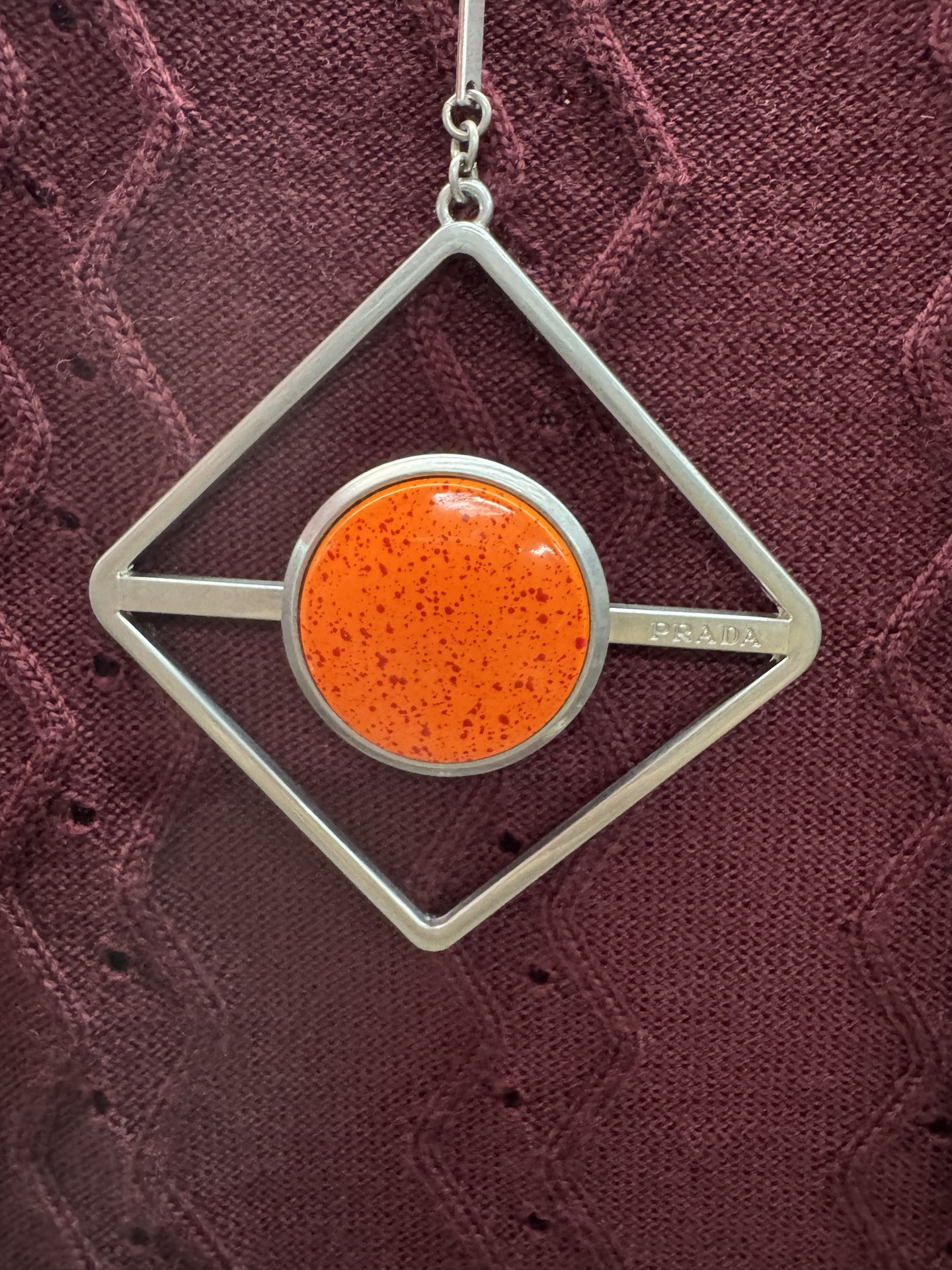 ￼ ❄️2025 Autumn and Winter❄️！Pra*da，原版1:1 酒红短袖针织，链条装