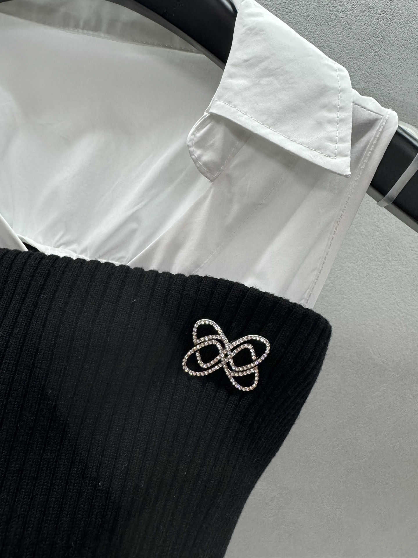 ￼ ❄️2025 Autumn and Winter❄️！Ann衬衫领一字肩针织衫，韩系学院风，减龄百搭