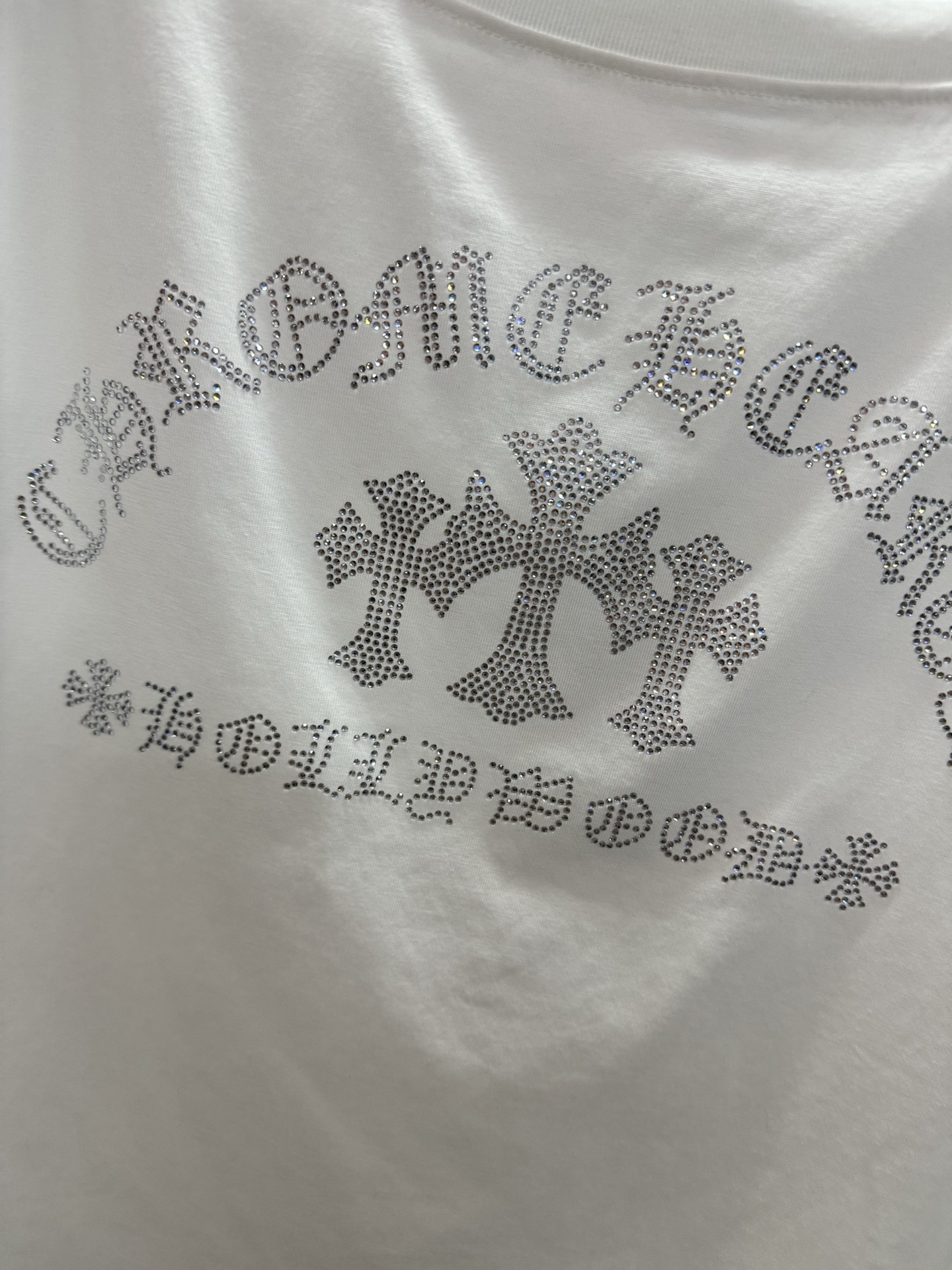 ￼ ❄️2025 Autumn and Winter❄️！克罗*心，斜肩烫钻上衣，小心机设计，斜肩露肩，