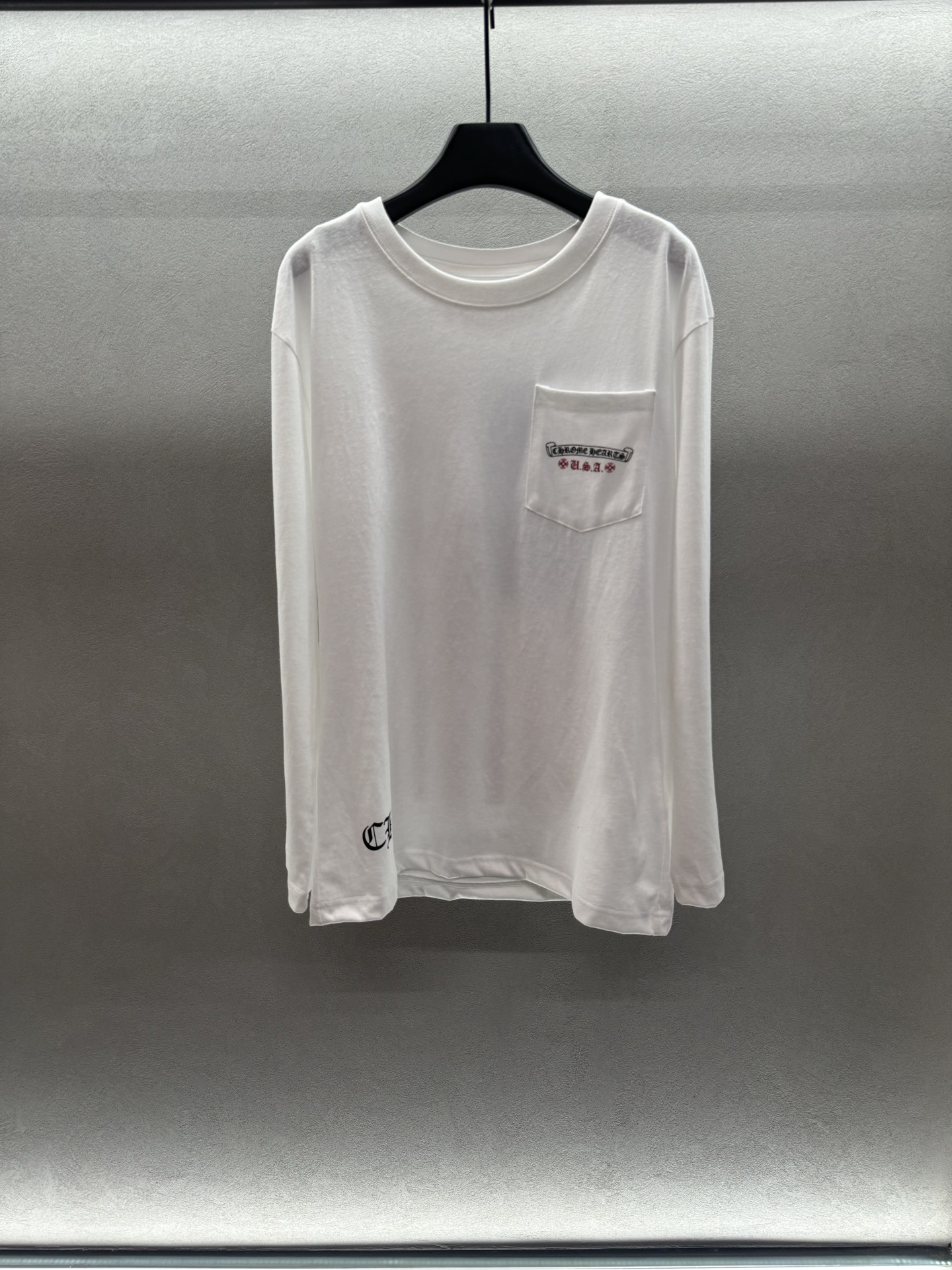 ￼ ❄️2025 Autumn and Winter❄️！克罗*心，卷轴背后破碎国旗长袖T恤，复古印花T