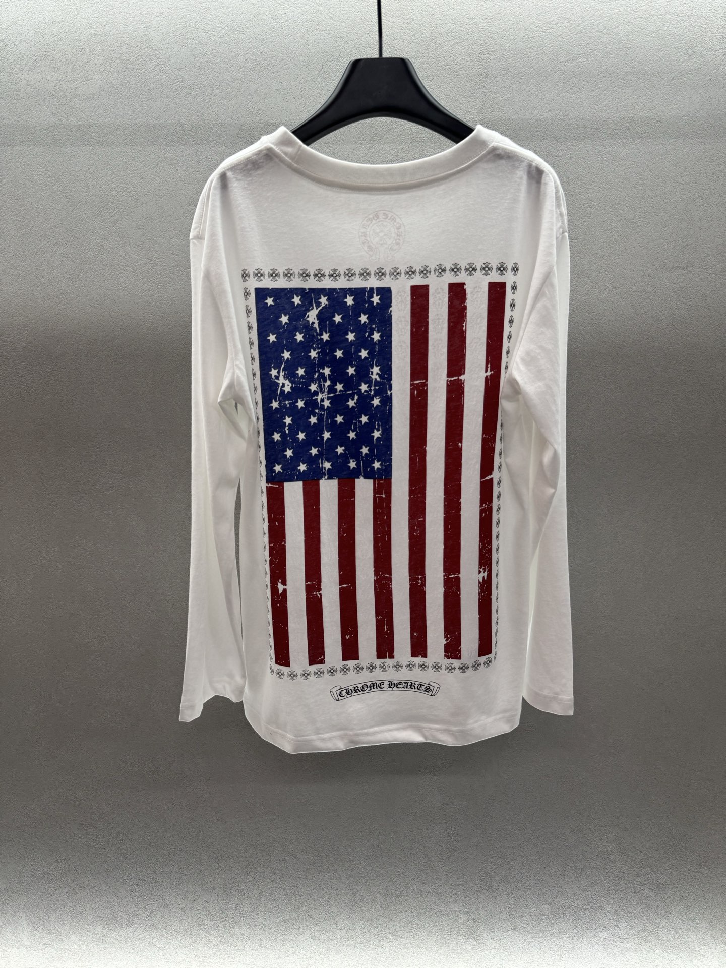 ￼ ❄️2025 Autumn and Winter❄️！克罗*心，卷轴背后破碎国旗长袖T恤，复古印花T