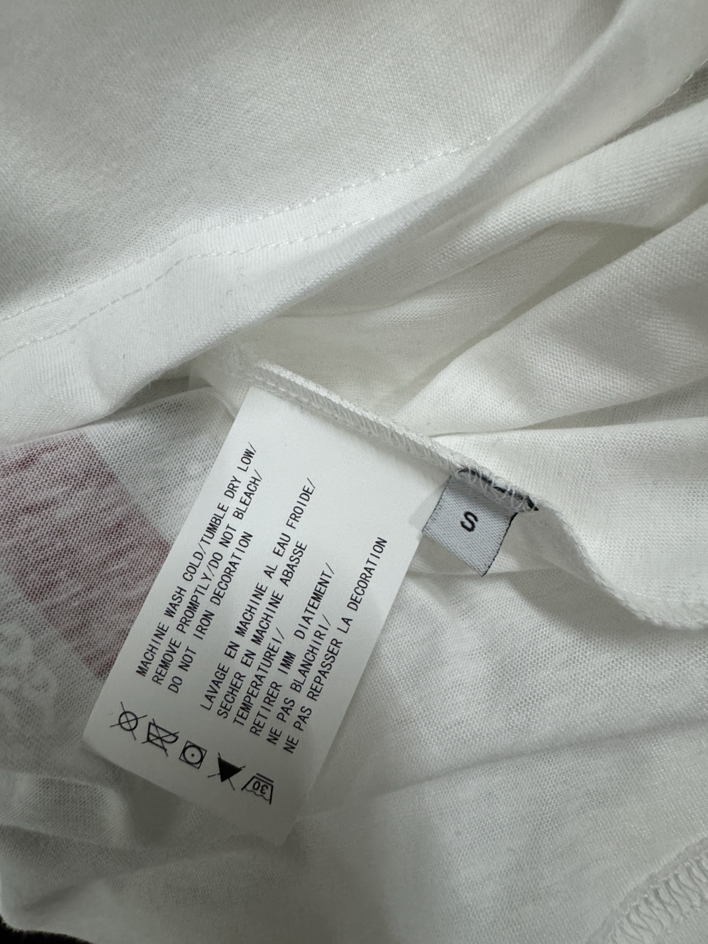 ￼ ❄️2025 Autumn and Winter❄️！克罗*心，卷轴背后破碎国旗长袖T恤，复古印花T