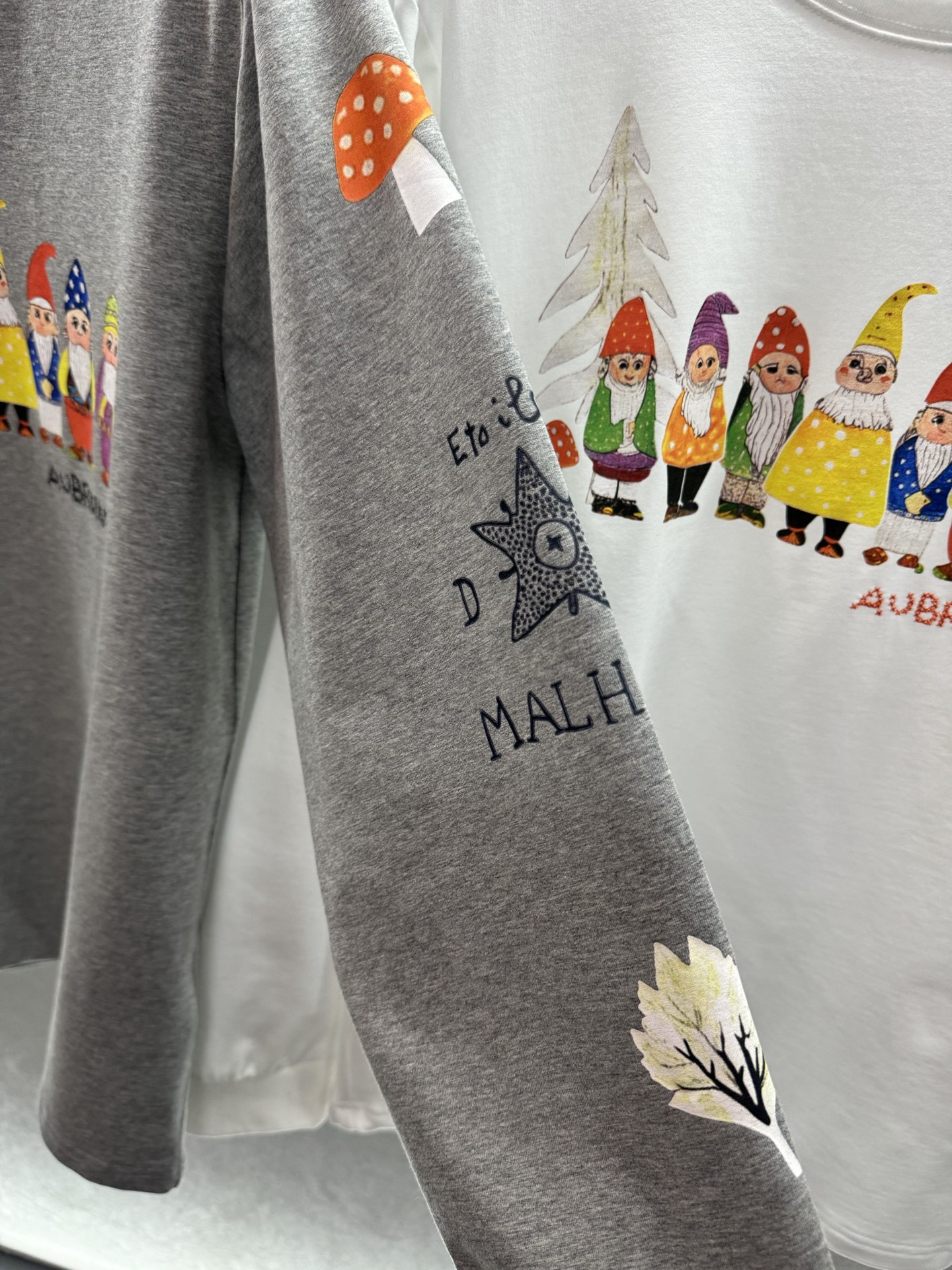 ￼ ❄️2025 Autumn and Winter❄️！Aubrui*no小矮人卡通图案长袖T，ove