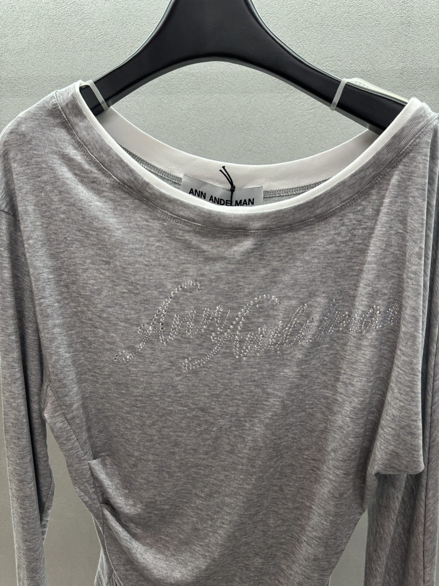 ￼ ❄️2025 Autumn and Winter❄️！ANN ANDELMA*字母烫钻斜肩长袖T恤，