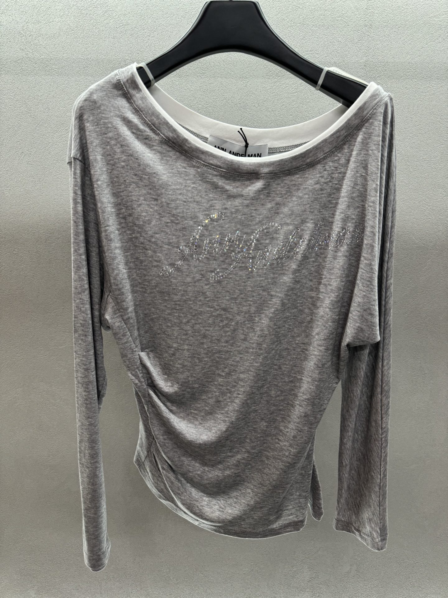 ￼ ❄️2025 Autumn and Winter❄️！ANN ANDELMA*字母烫钻斜肩长袖T恤，