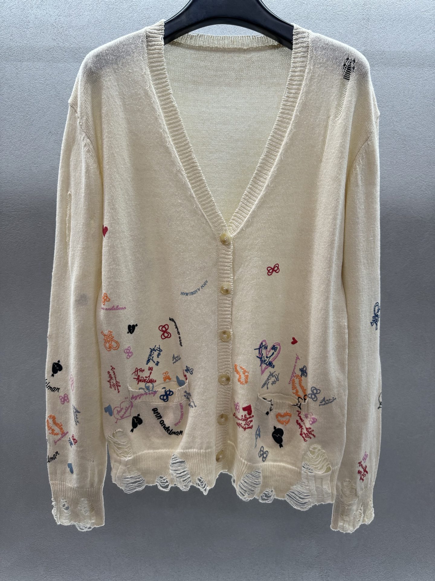 ￼ ❄️2025 Autumn and Winter❄️！ann长款针织开衫，可可爱爱卡通涂鸦，薄款面料