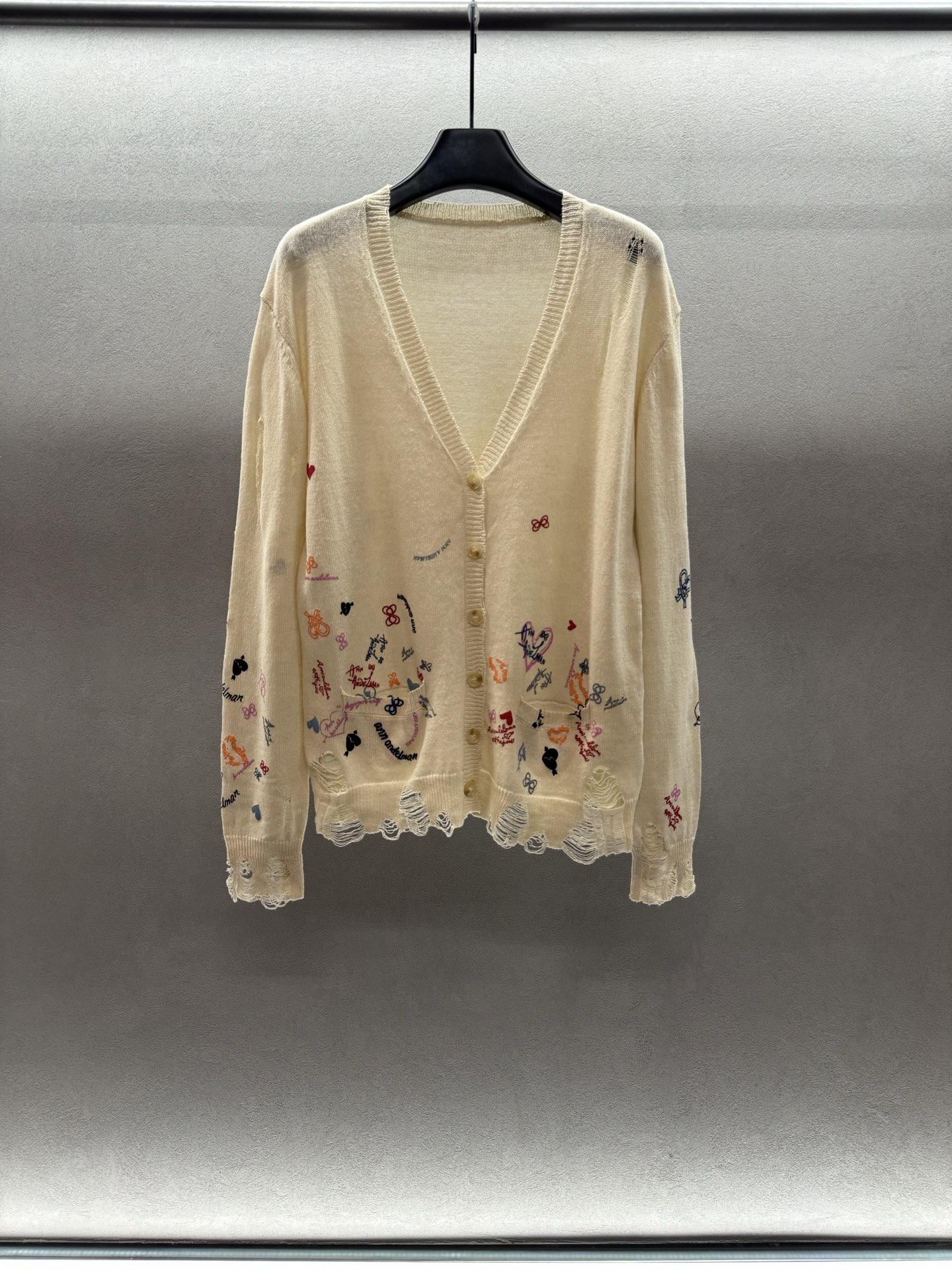 ￼ ❄️2025 Autumn and Winter❄️！ann长款针织开衫，可可爱爱卡通涂鸦，薄款面料