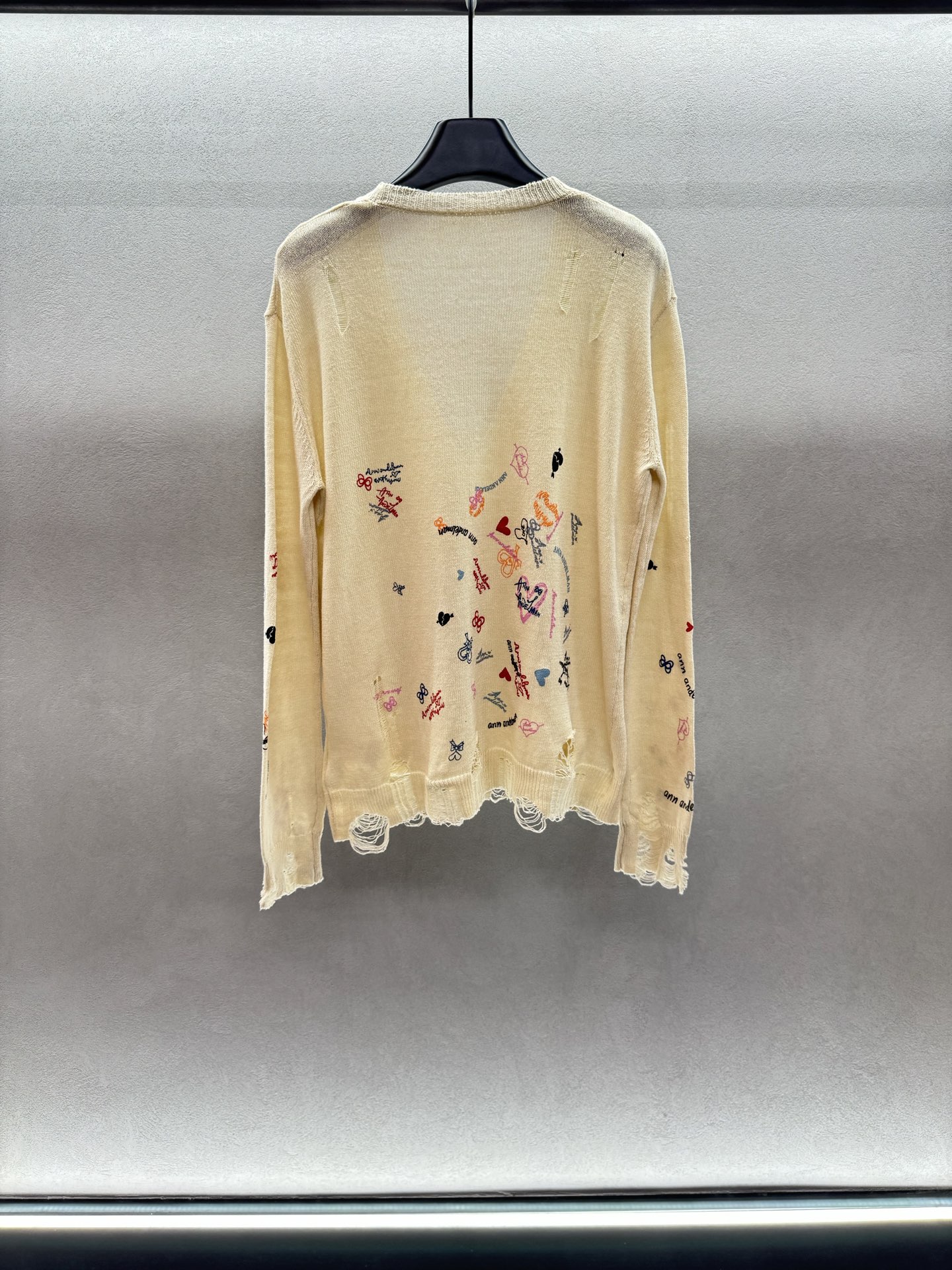 ￼ ❄️2025 Autumn and Winter❄️！ann长款针织开衫，可可爱爱卡通涂鸦，薄款面料