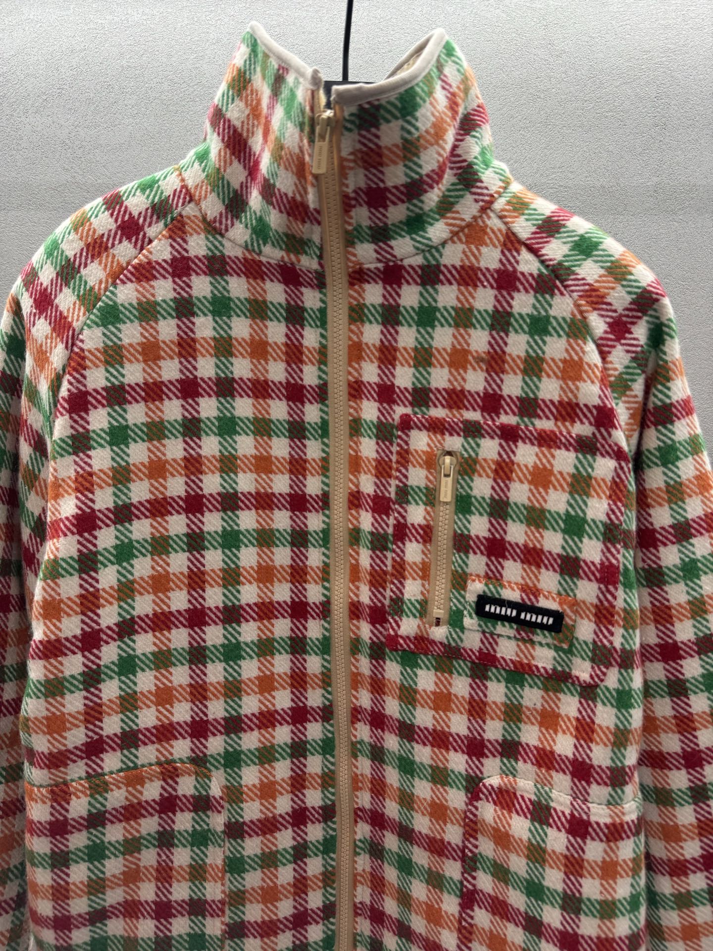 ￼ ❄️2025 Autumn and Winter❄️ ！Miumi* 秀款彩色格纹羊羔毛领夹克，格纹