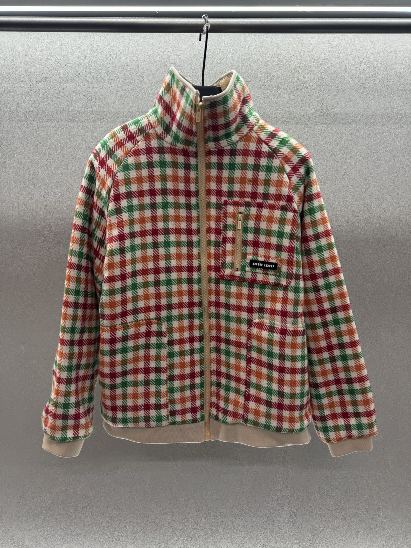 ￼ ❄️2025 Autumn and Winter❄️ ！Miumi* 秀款彩色格纹羊羔毛领夹克，格纹