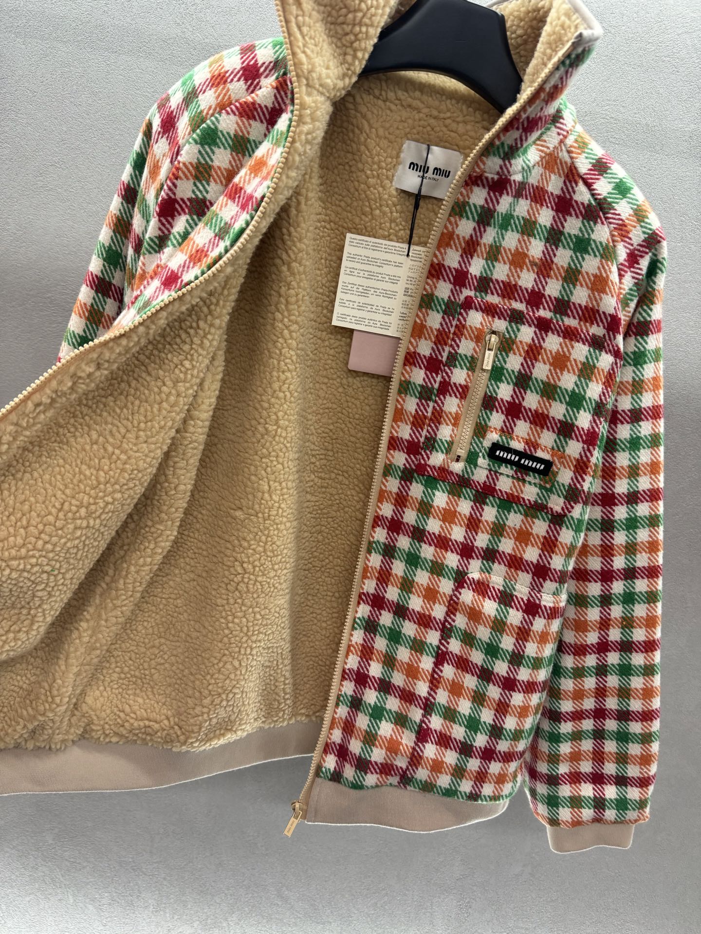 ￼ ❄️2025 Autumn and Winter❄️ ！Miumi* 秀款彩色格纹羊羔毛领夹克，格纹