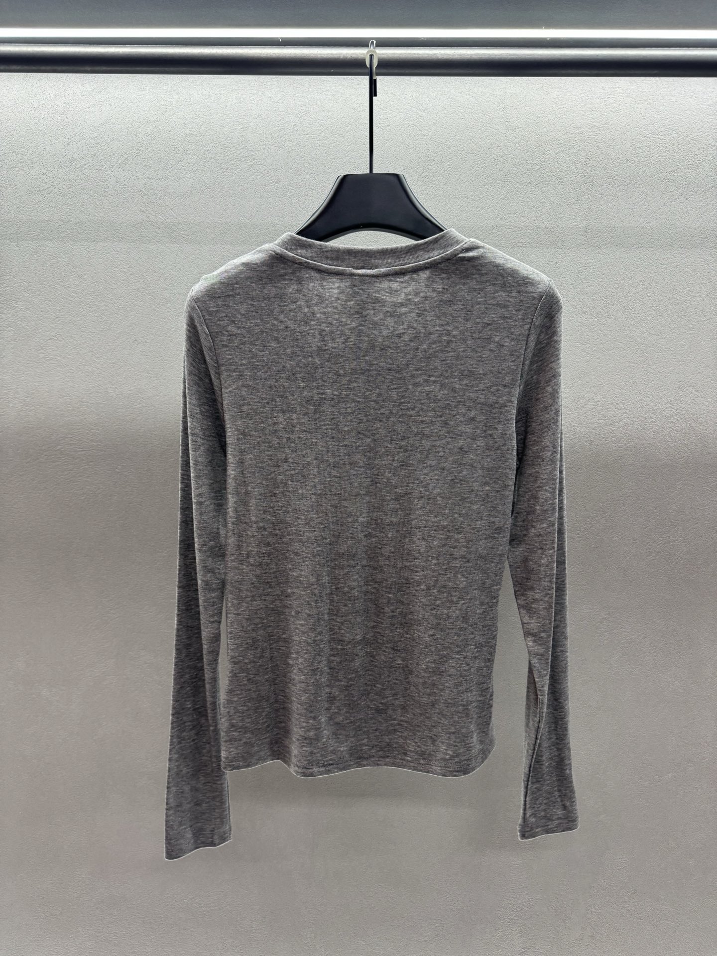 ￼ ❄️2025 Autumn and Winter❄️！克罗*心，皮牌长袖打底，裸肤感面料柔滑细腻，轻