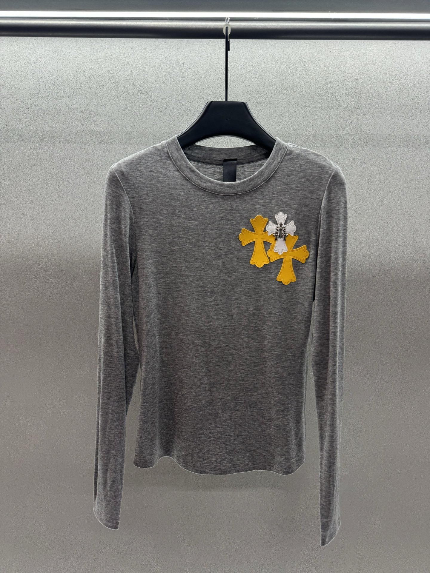 ￼ ❄️2025 Autumn and Winter❄️！克罗*心，皮牌长袖打底，裸肤感面料柔滑细腻，轻