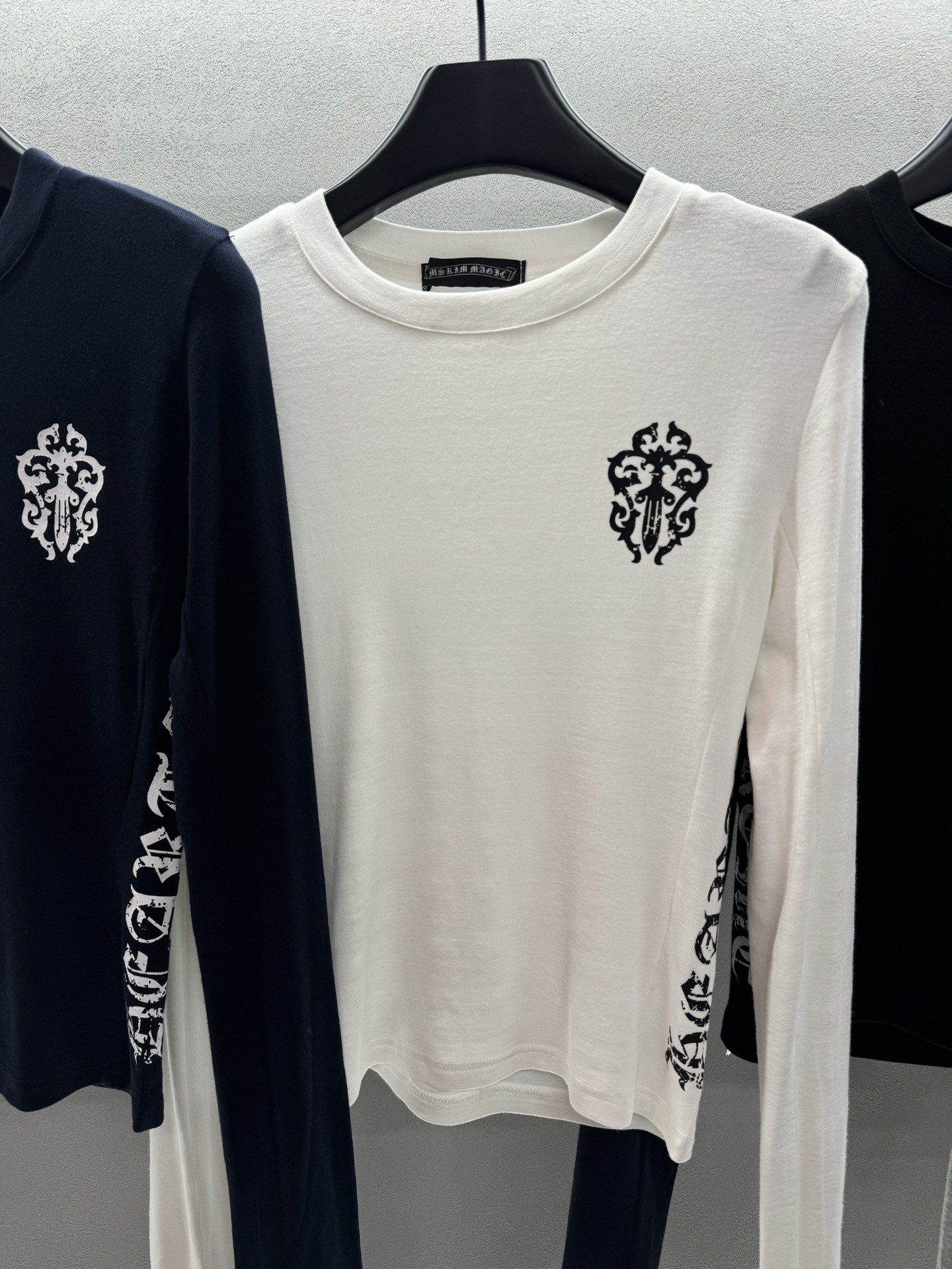 ￼ ❄️2025 Autumn and Winter❄️！克罗*心，长袖薄款打底，依旧简单百搭基础款，秋