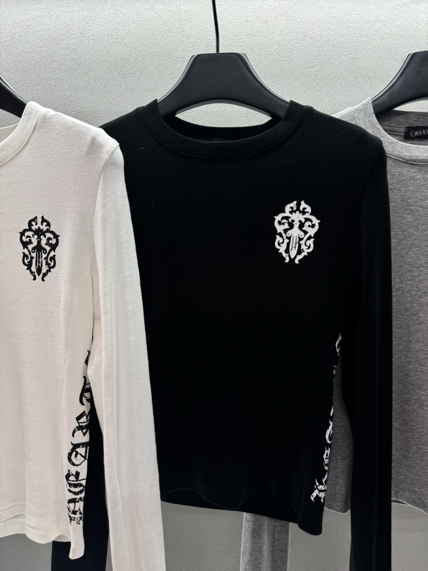 ￼ ❄️2025 Autumn and Winter❄️！克罗*心，长袖薄款打底，依旧简单百搭基础款，秋