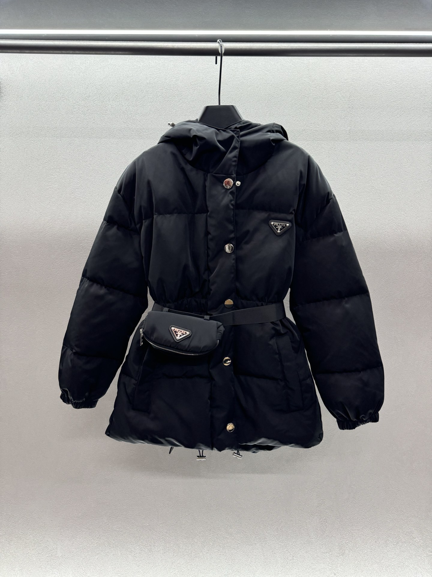 ￼ ❄️2025 Autumn and Winter❄️！PD包包羽绒服！收腰羽绒服搭配配三角标logo
