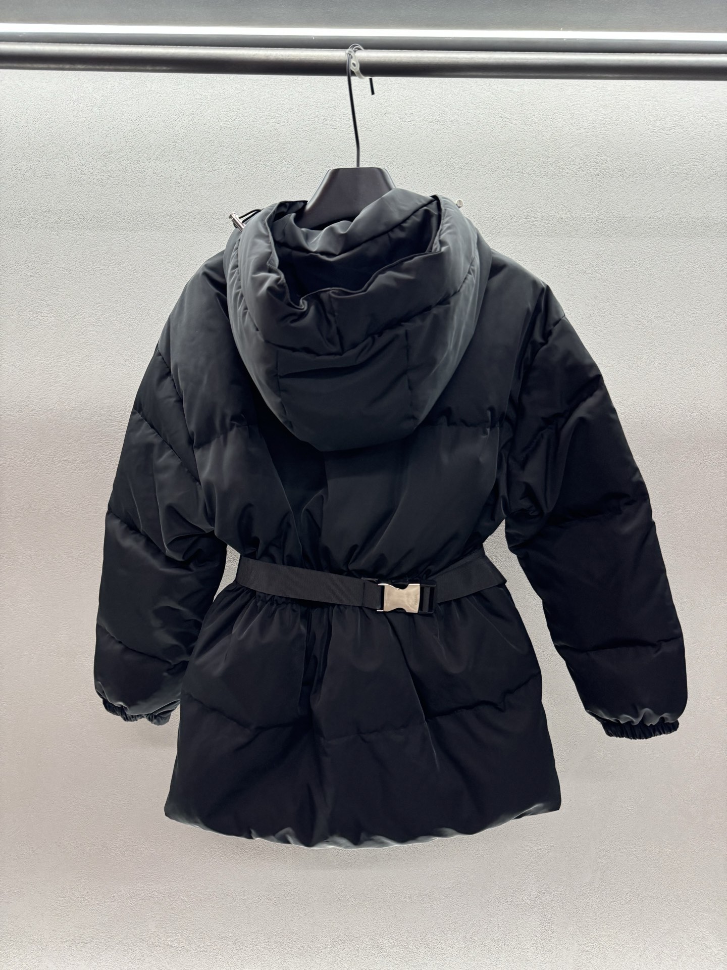 ￼ ❄️2025 Autumn and Winter❄️！PD包包羽绒服！收腰羽绒服搭配配三角标logo