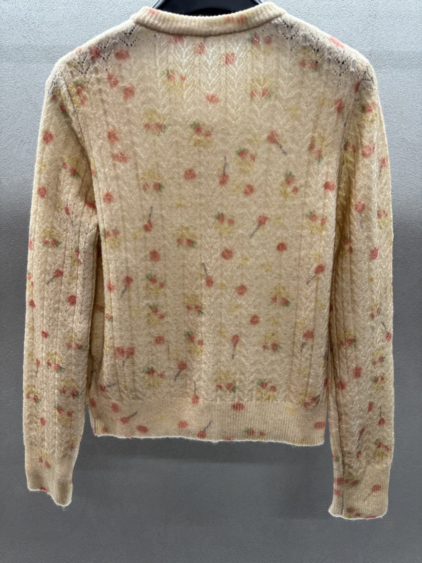 ￼ ❄️2025 Autumn and Winter❄️！ForDar*，碎花小开衫，奶杏色碎花针织开衫