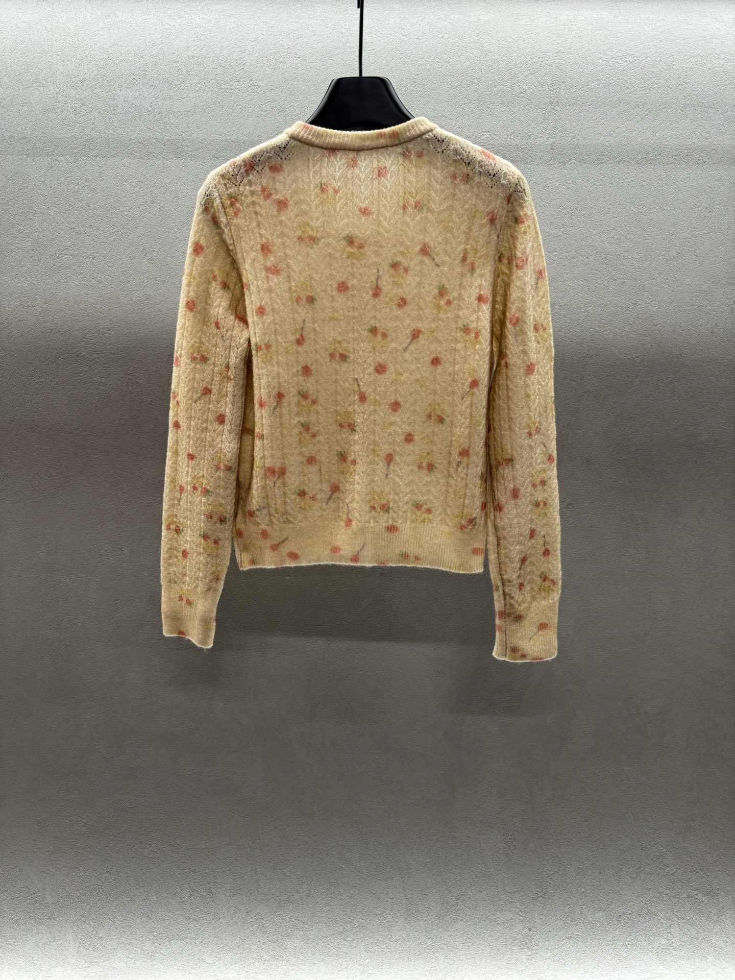 ￼ ❄️2025 Autumn and Winter❄️！ForDar*，碎花小开衫，奶杏色碎花针织开衫