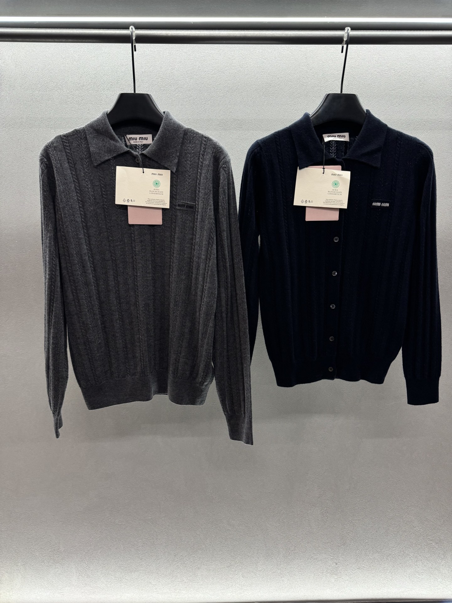 ￼ ❄️2025 Autumn and Winter❄️！MiuMi*，原版1:1 山羊绒Polo针织，