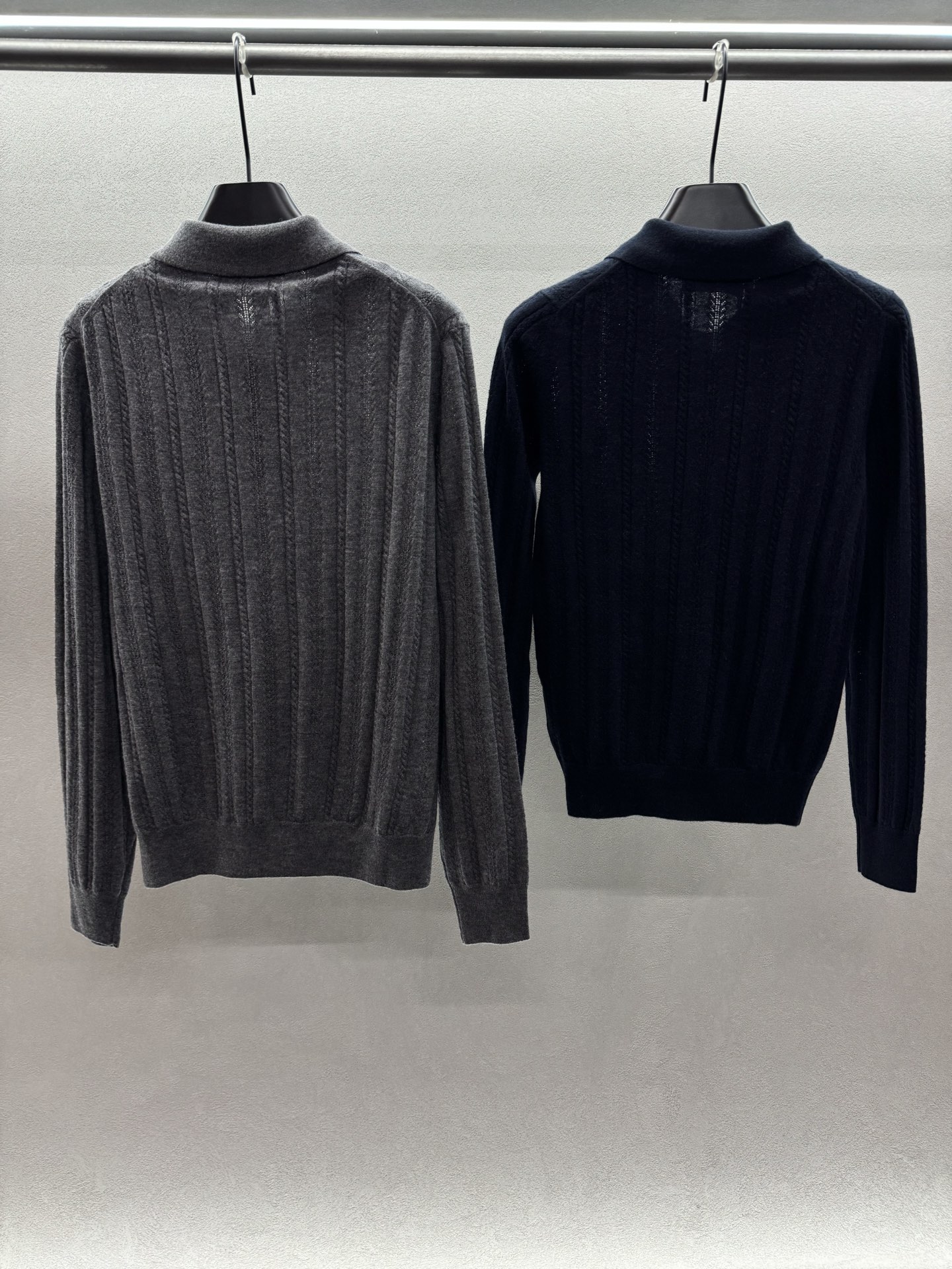 ￼ ❄️2025 Autumn and Winter❄️！MiuMi*，原版1:1 山羊绒Polo针织，