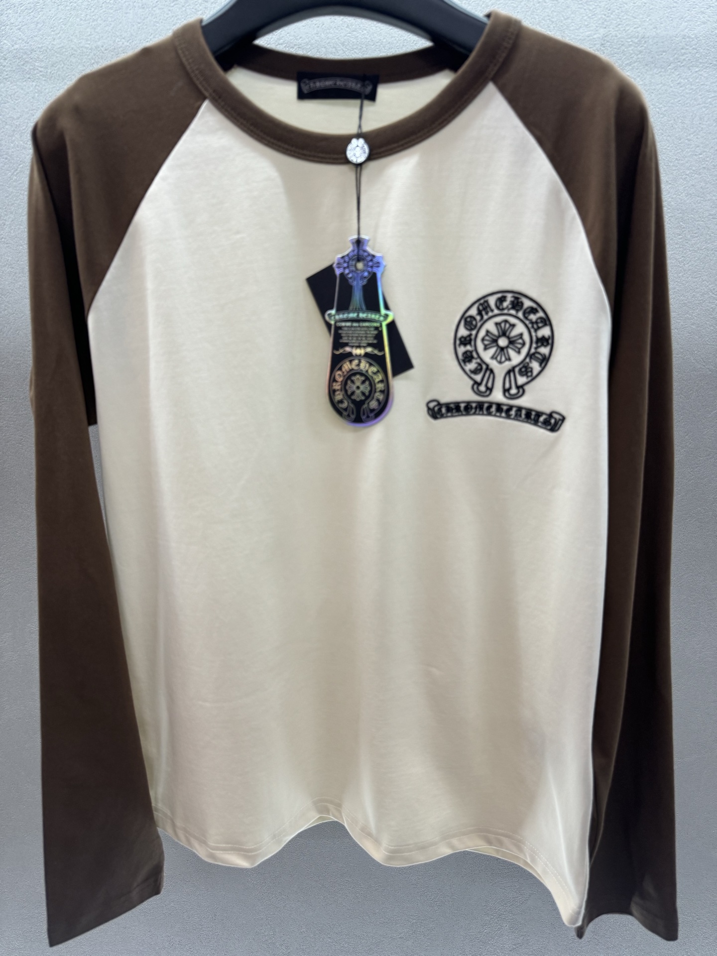 ￼ ❄️2025 Autumn and Winter❄️！克罗*心，撞色插肩袖长袖，定制纯棉面料，面料柔