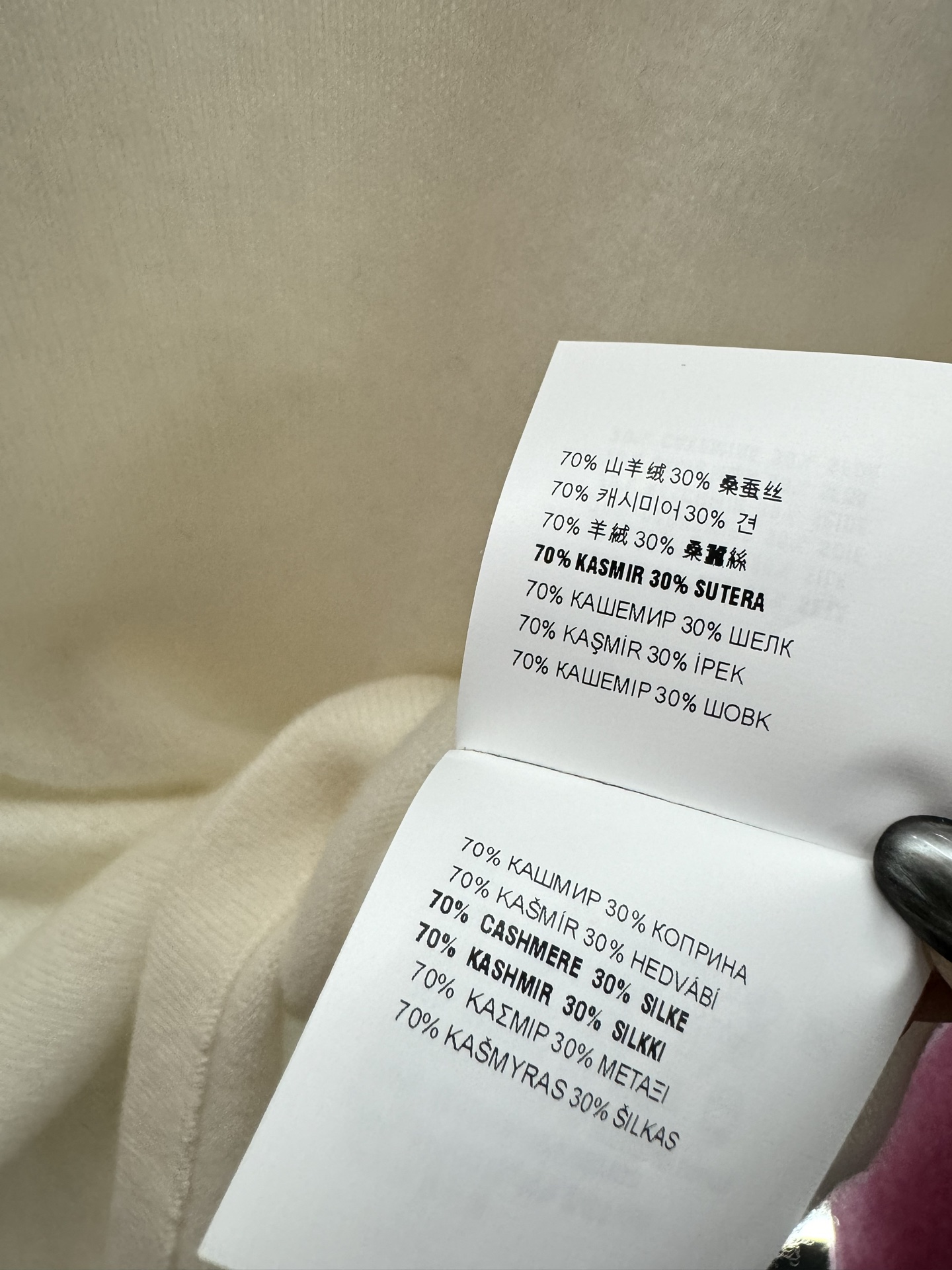 ￼ ❄️2025 Autumn and Winter❄️！MiuMi* 原版1:1！山羊绒针织背心丨精选