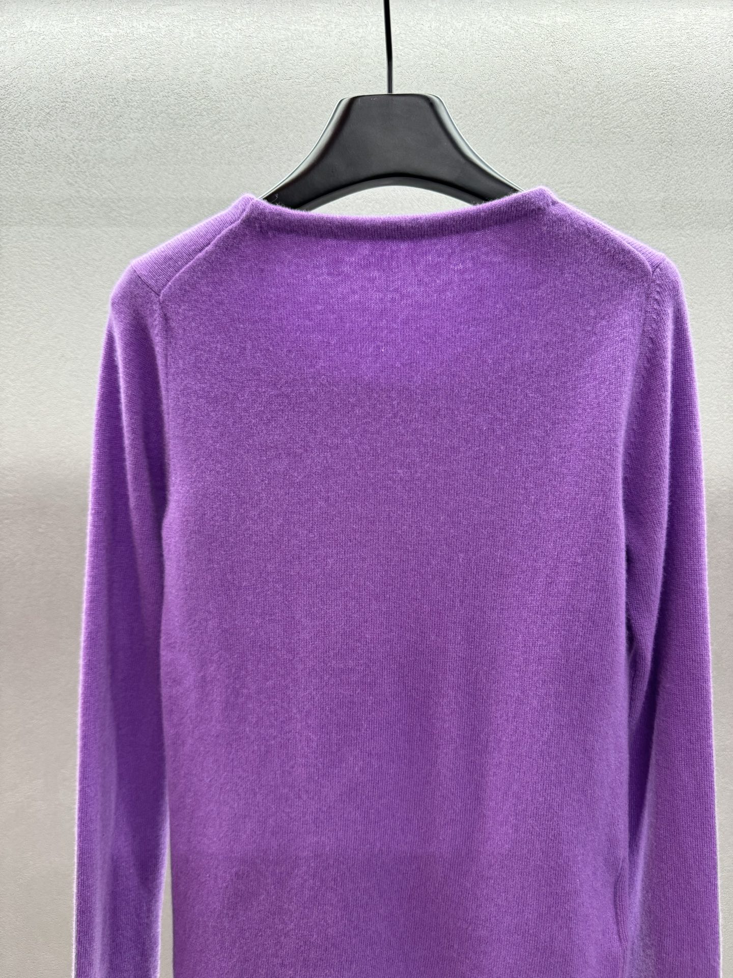 ￼ ❄️2025 Autumn and Winter❄️ ！MiuMi* 原版1:1！羊绒桑蚕丝混纺圆领