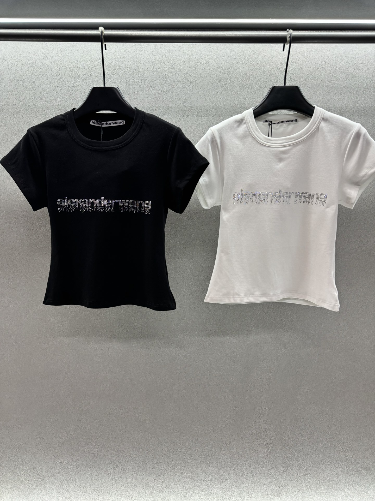 ￼ ❄️2025 Autumn and Winter❄️！ Alexander Wan*，重工烫钻字母短
