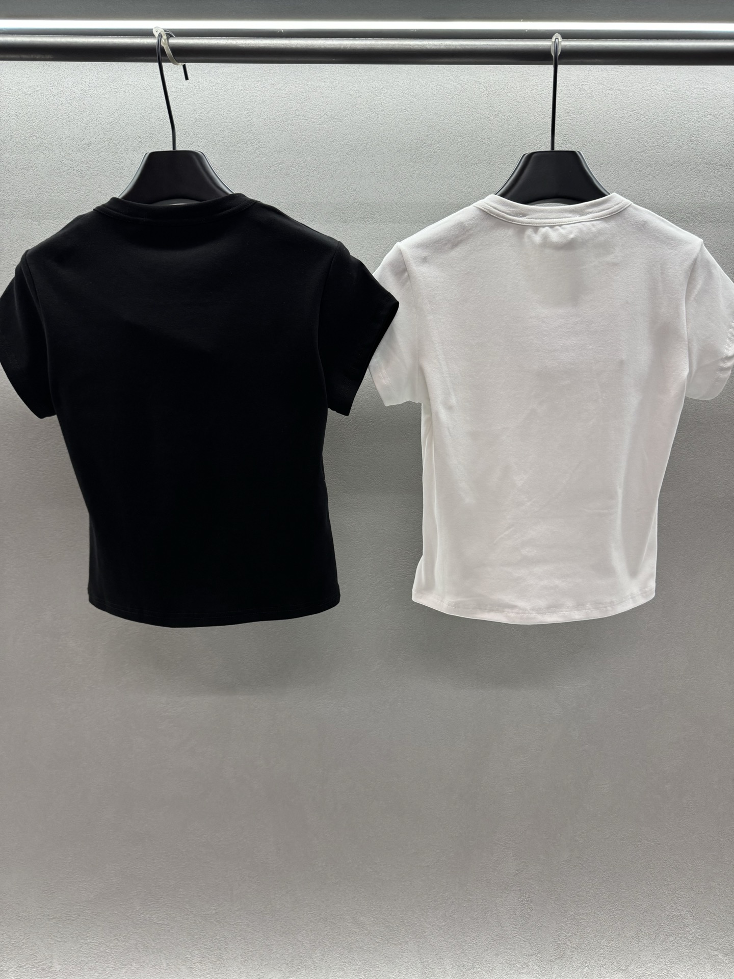 ￼ ❄️2025 Autumn and Winter❄️！ Alexander Wan*，重工烫钻字母短