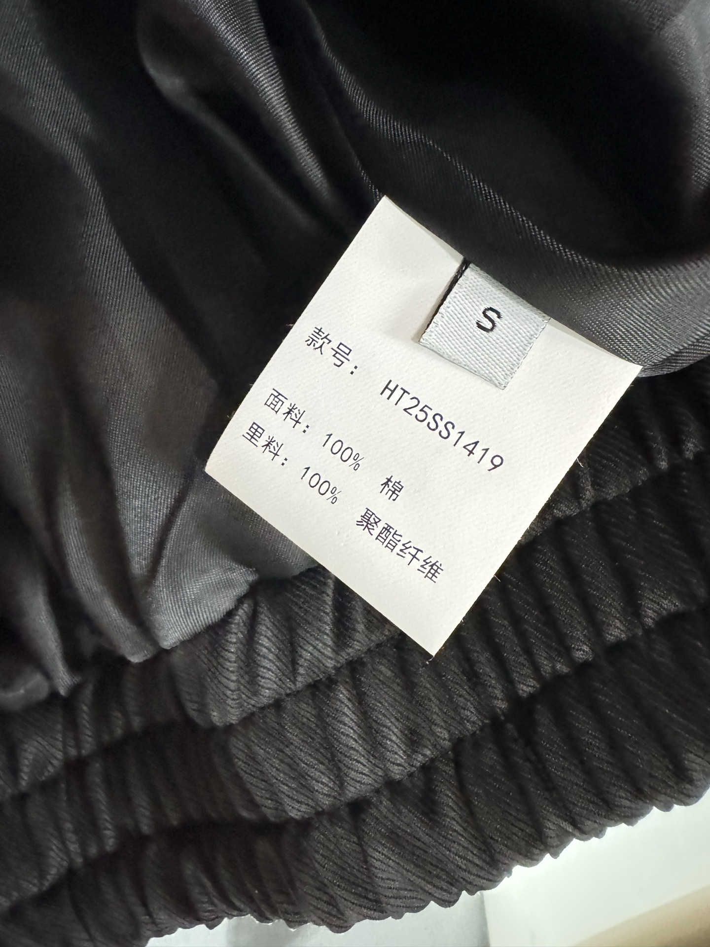 ￼ ❄️2025 Autumn and Winter❄️！manzan*illa，撞色条纹立领夹克，融入