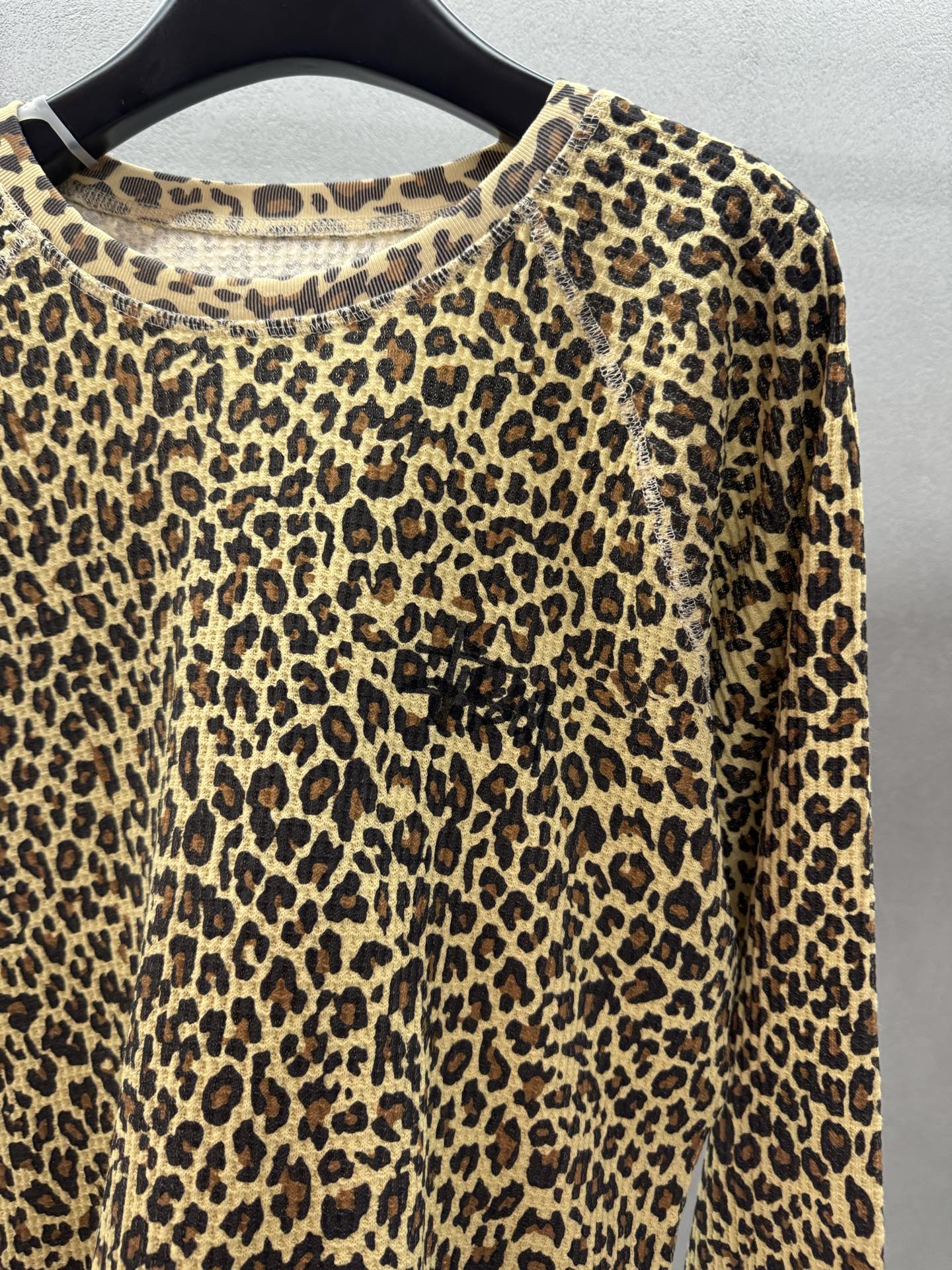 ￼ ❄️2025 Autumn and Winter❄️！Stu*ssy华夫格迷彩长袖！豹纹+迷彩两色，