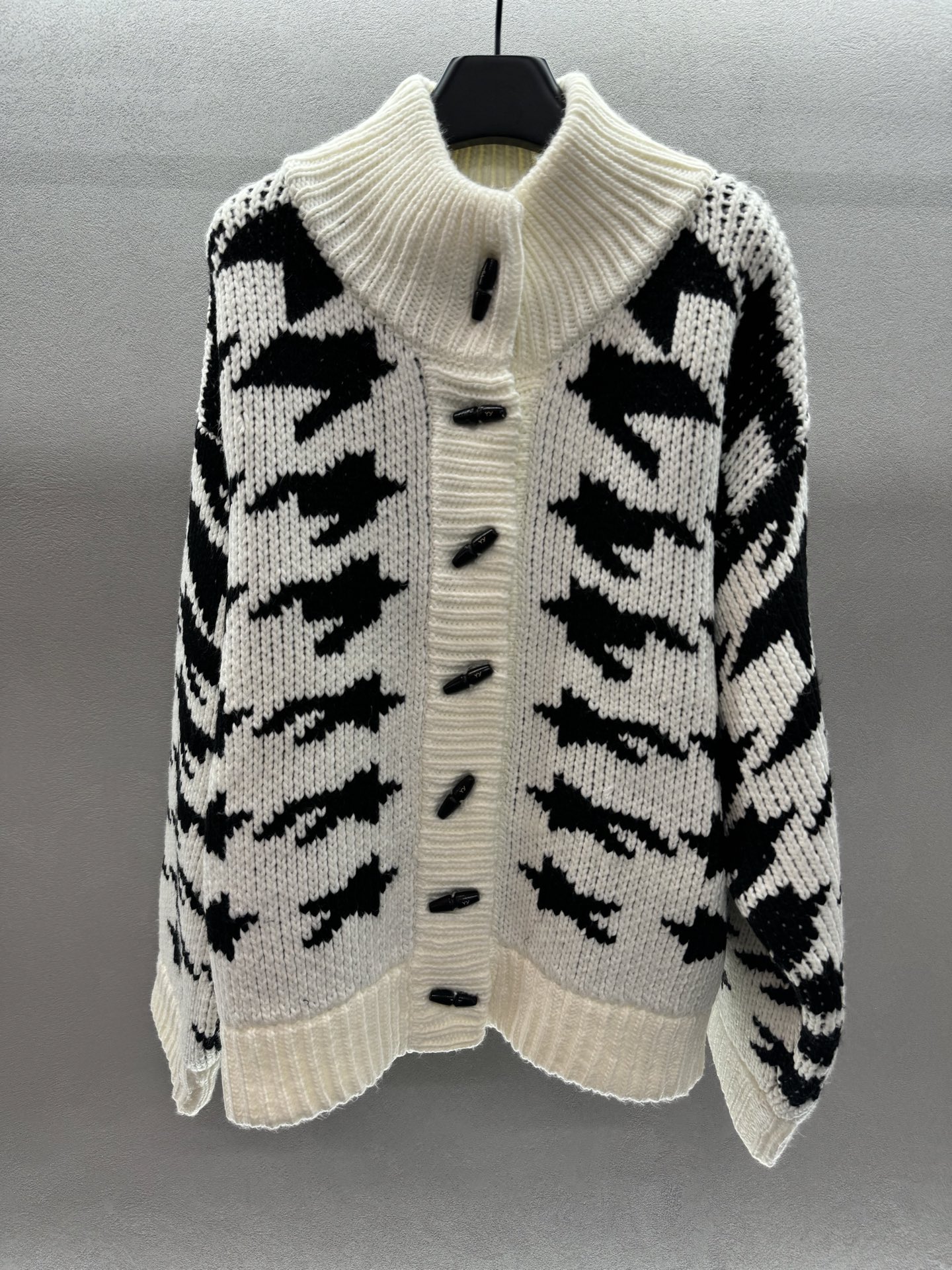 ￼ ❄️2025 Autumn and Winter❄️！OPEN Y*Y，阔版针织毛衣，简约阔版穿搭，